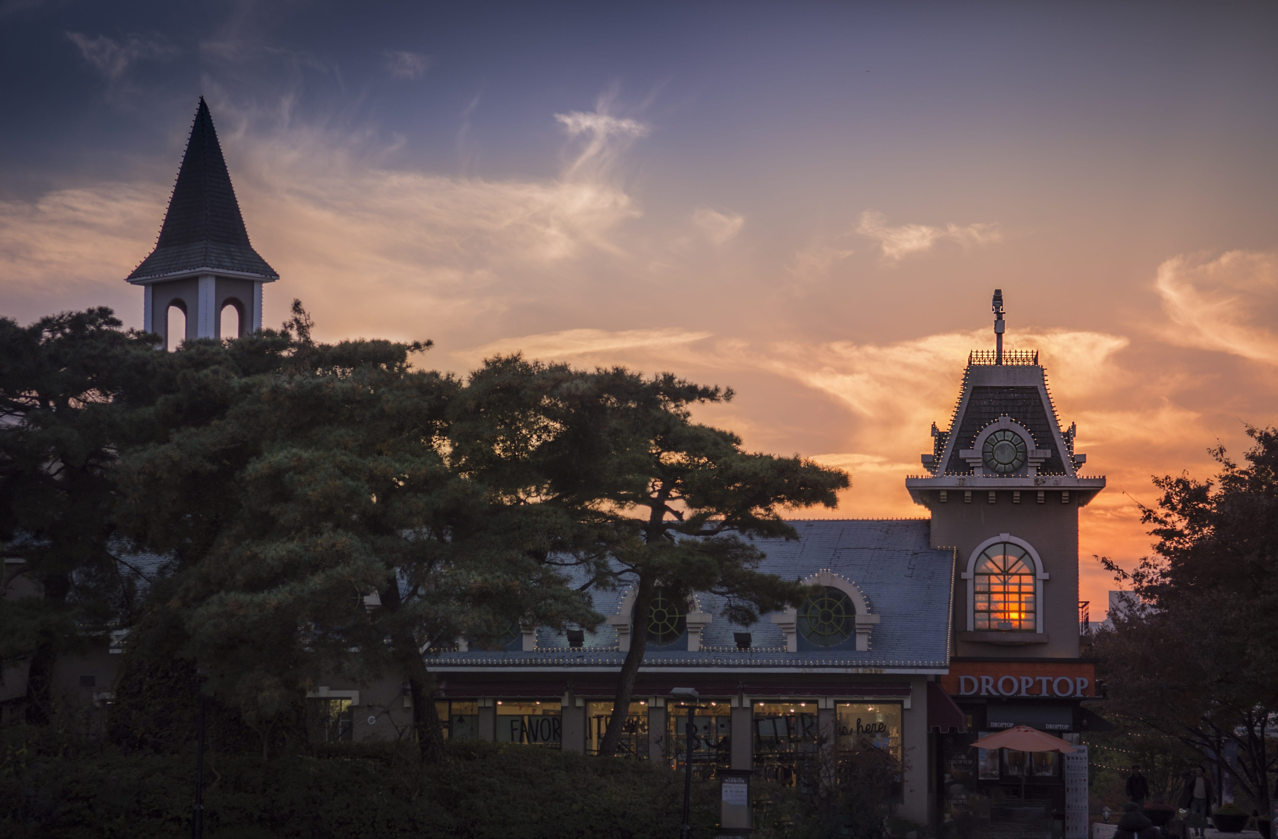 sunset, cloud - sky, spirituality, night, 4K, plant, spire, built structure, tower, building, cloud, travel destinations, autumn sky, place of worship, HD Wallpaper