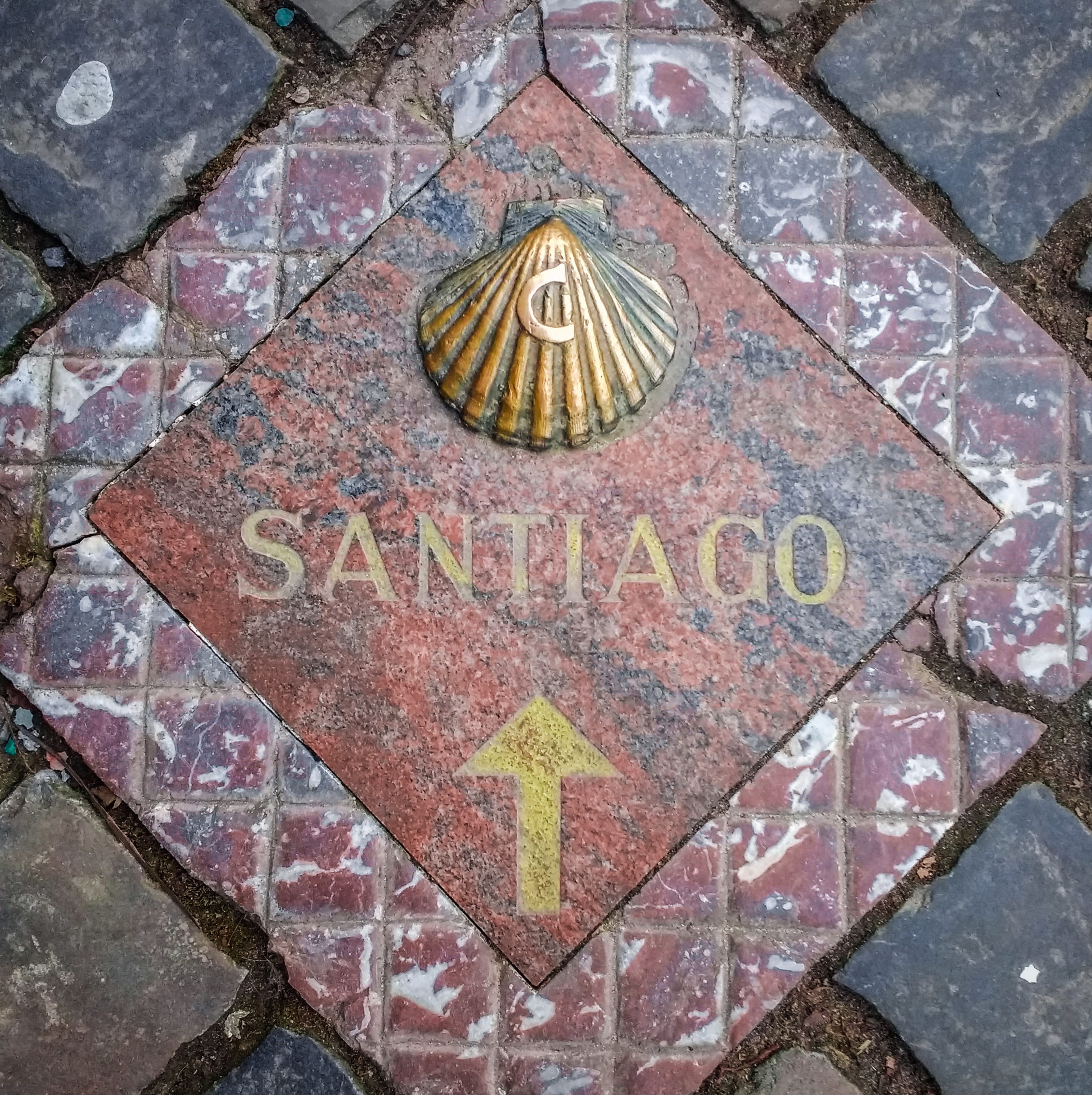 santiago, footpath, western script, arrow, direction, tiled floor, tile, backgrounds, history, walking path, design, pilgrimage, high angle view, full frame, Phone HD Wallpaper