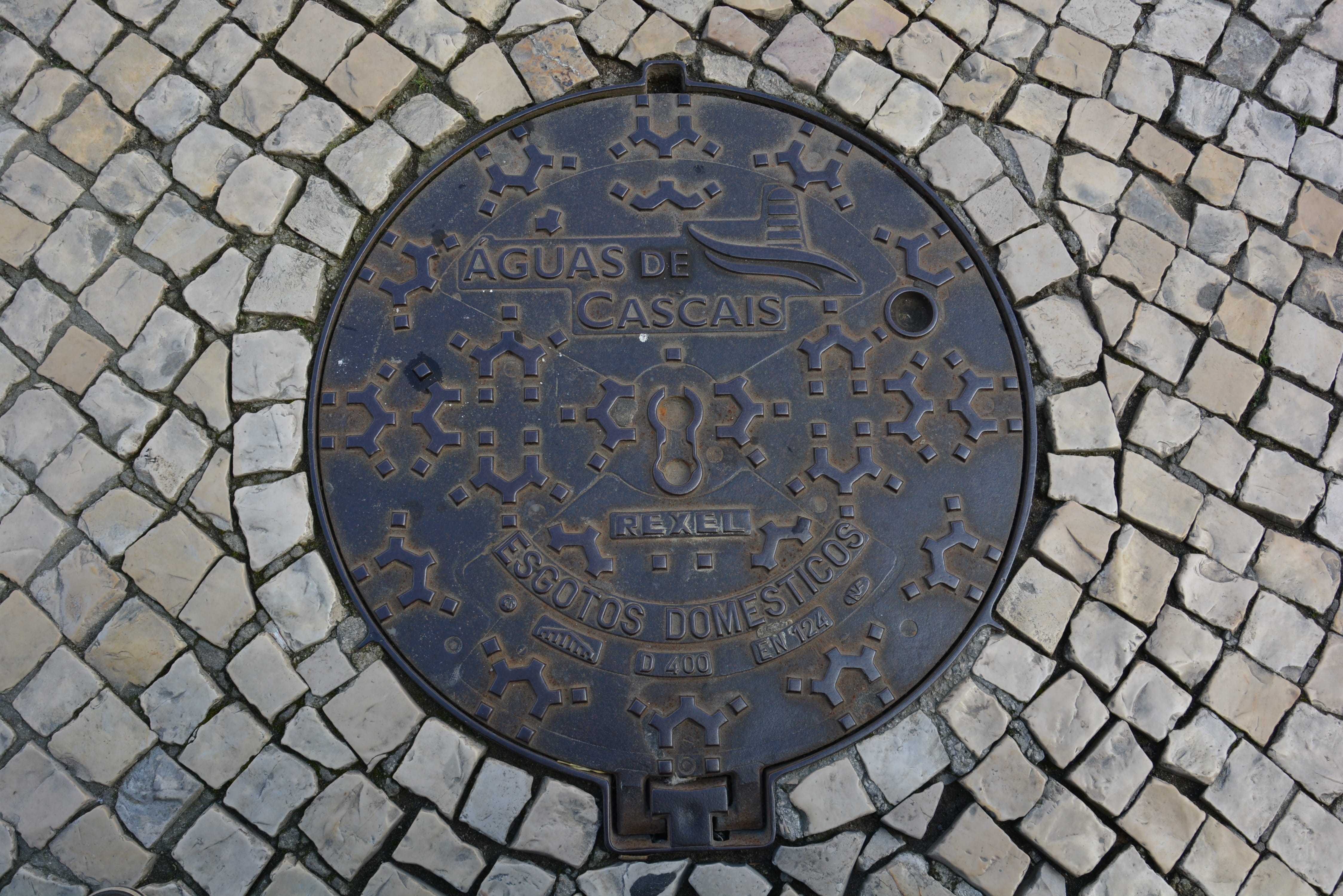 circle, shape, sewage, outdoors, close-up, cascais, paving stone, sewer, communication, high angle view, text, geometric shape, directly above, pattern, HD Wallpaper