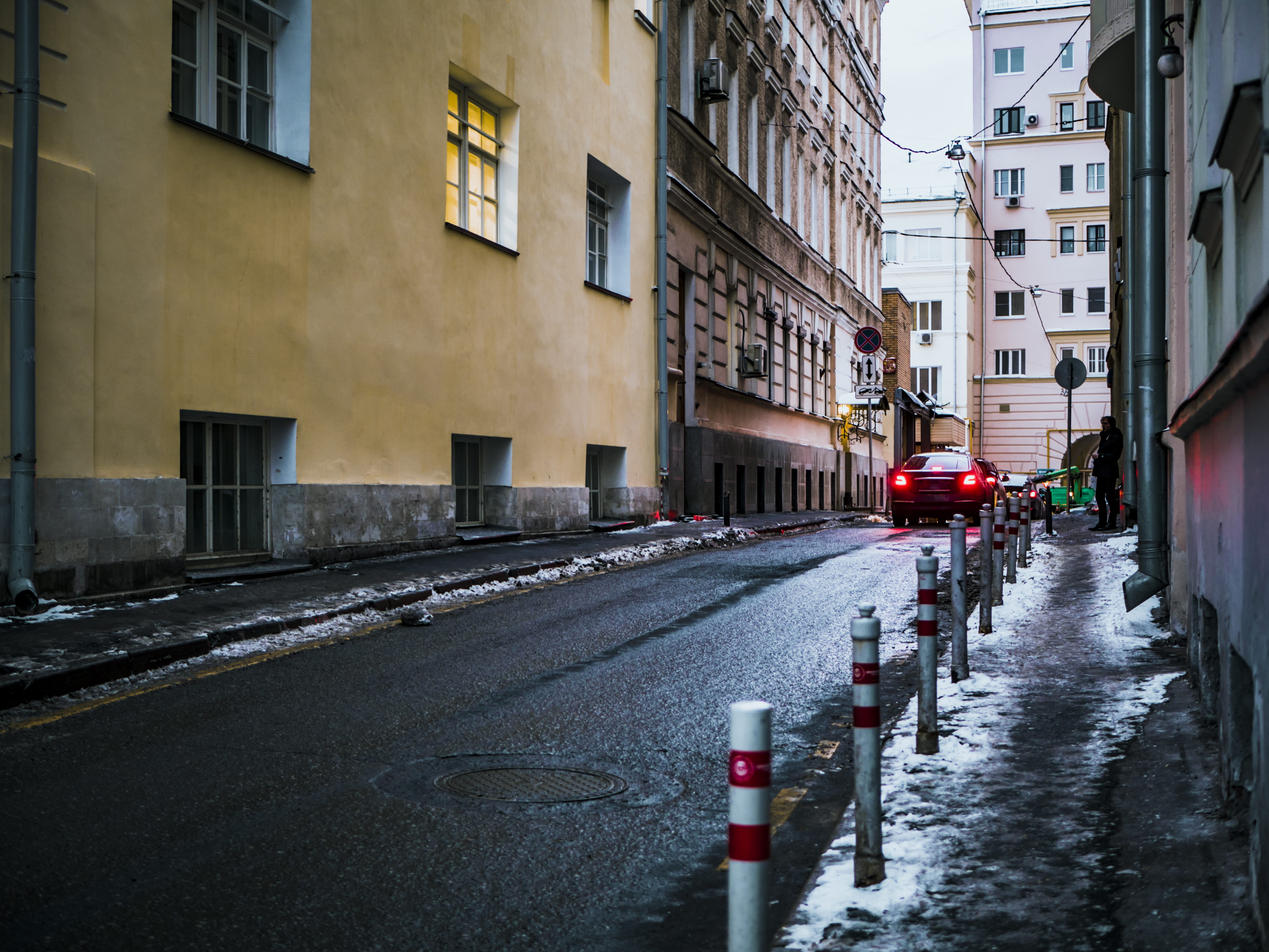 narrow, cityscape, wet, day, building, rain, vehicle, yellow, crossing, building exterior, no people, 4K, built structure, lights, transportation system, HD Wallpaper