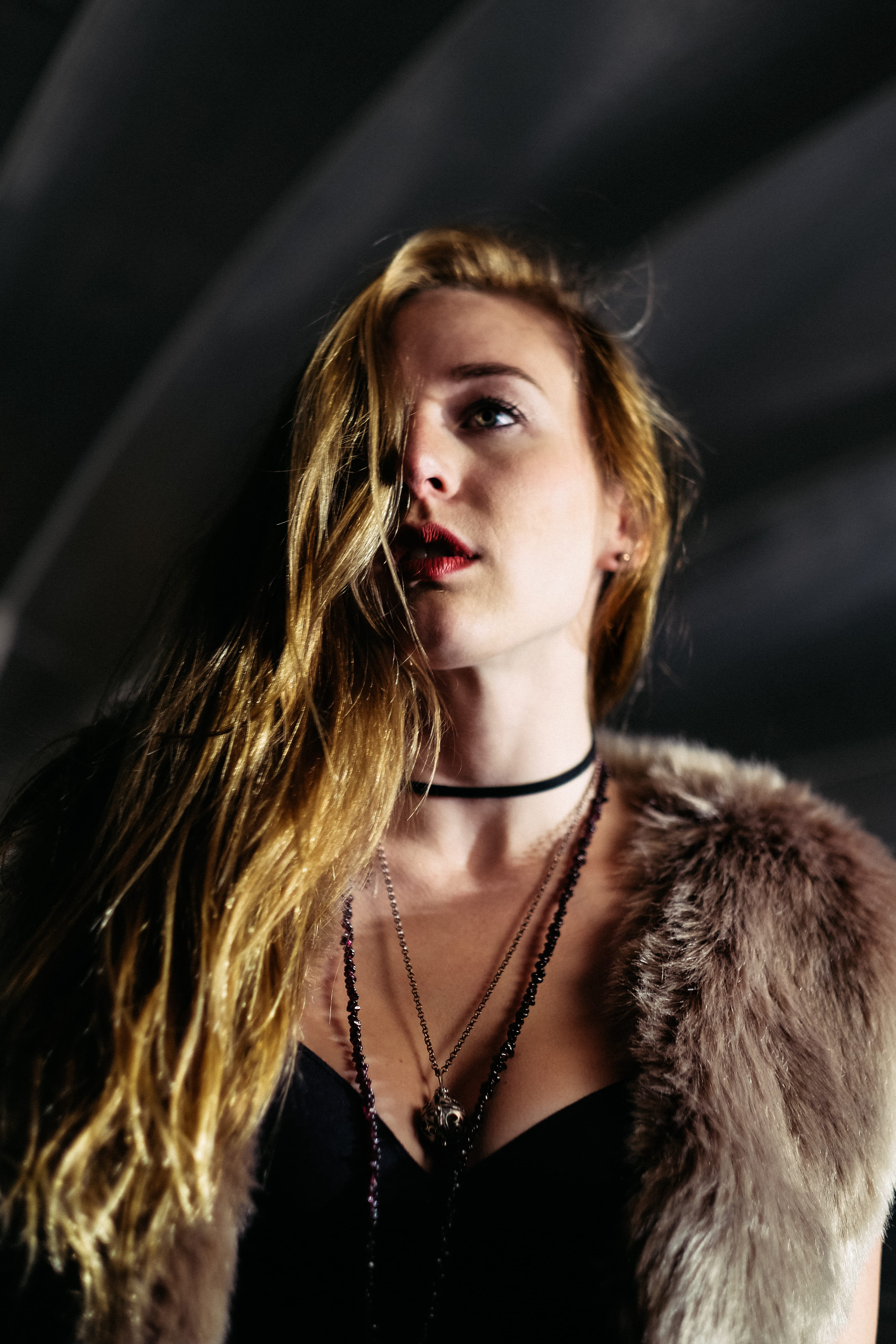 profoto, x-t2, fear, fur coat, clothing, hair, fall, aggression, evening, black color, horror, gothic style, beautiful woman, 5K, model, pose, coat, 56mm, Phone HD Wallpaper