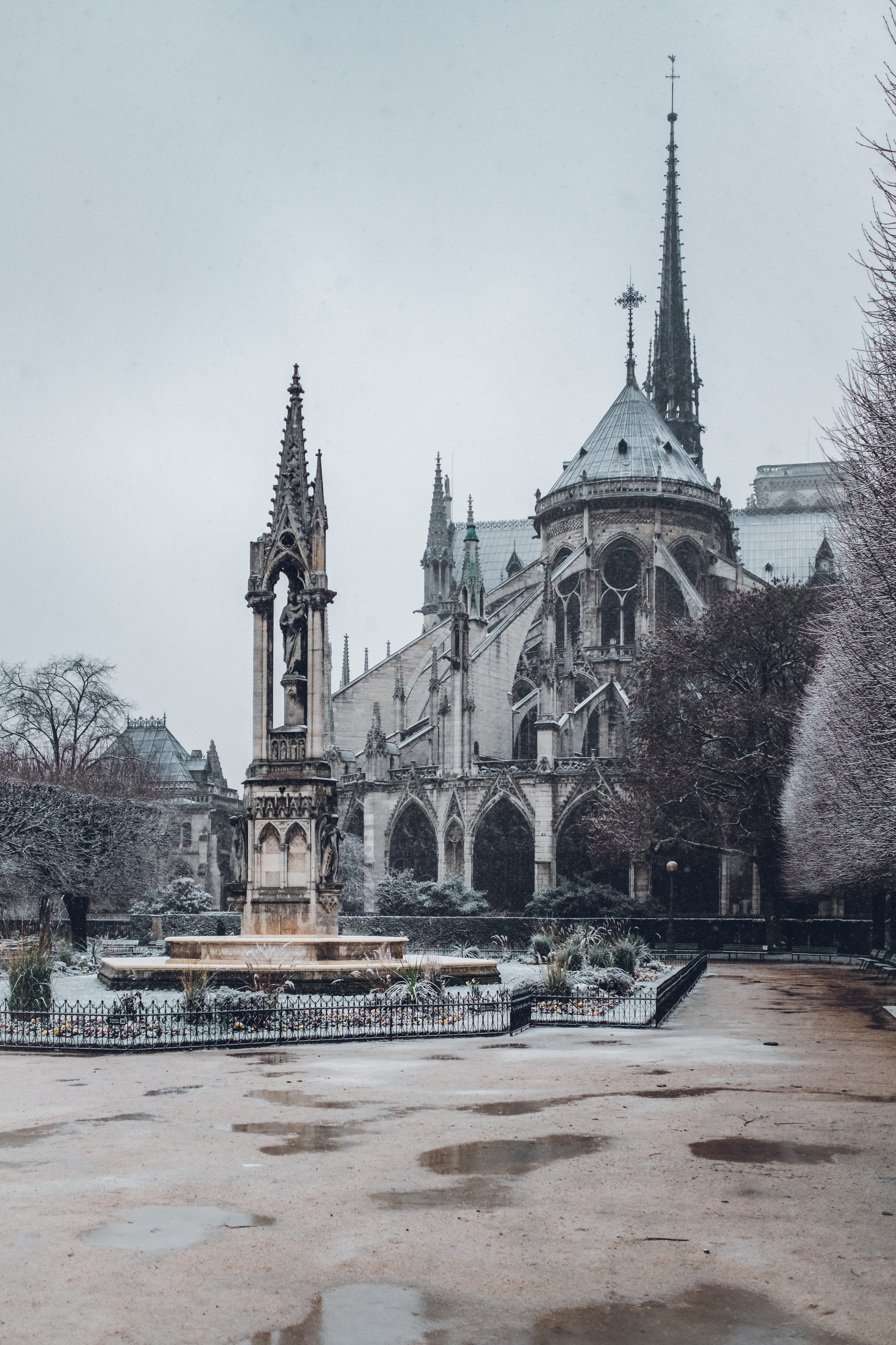 building exterior, outdoors, xt2, history, quiet, tree, belief, no people, still, tranquility, 5K, religion, cathedrale, winter, architecture, park, the past, Phone HD Wallpaper