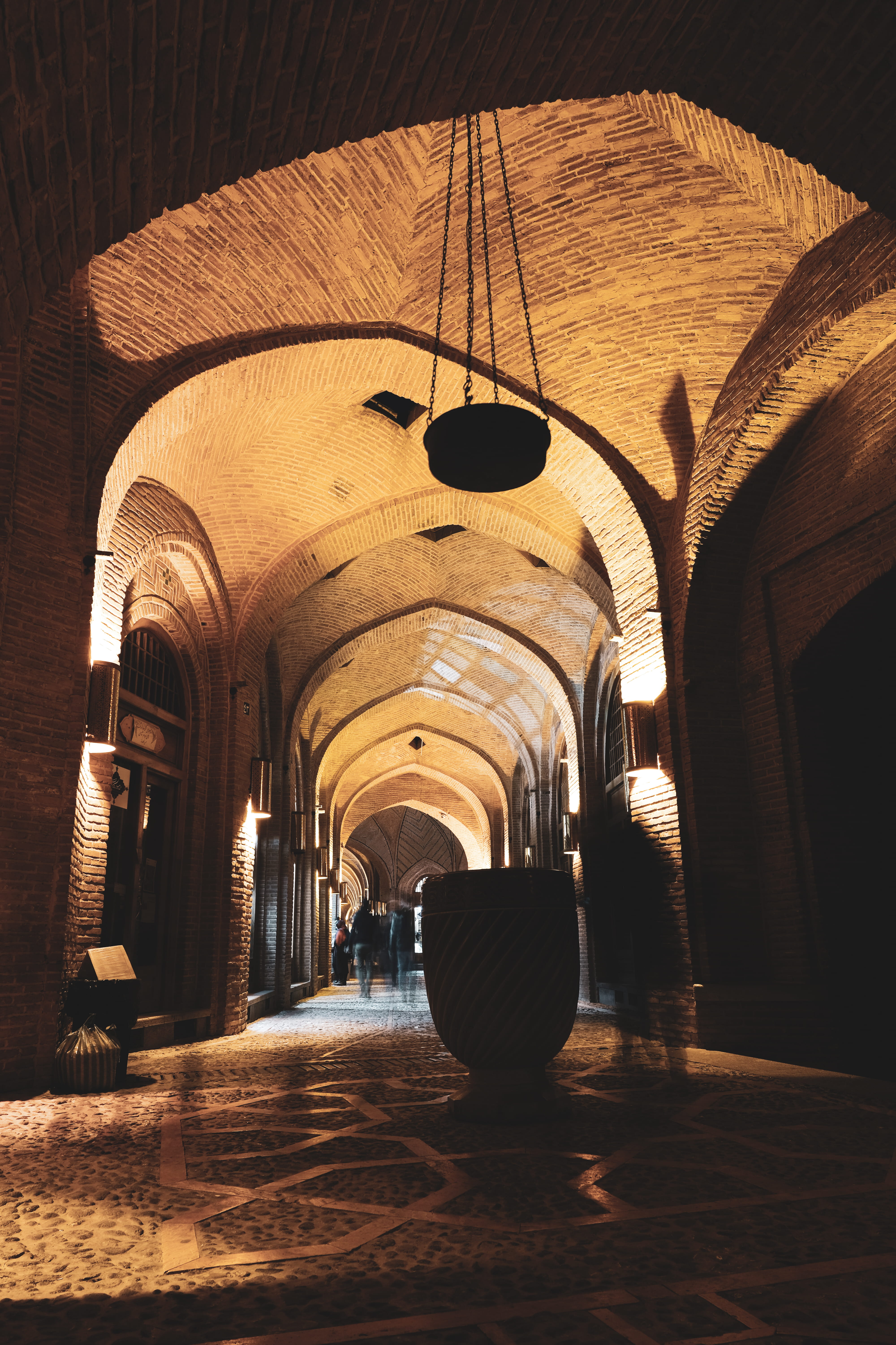 built structure, bazaar, arcade, arched, bazar, fujifilm, no people, indoors, baazaar, xt2, headphones, old, black, lighting equipment, architecture, sunlight, Phone HD Wallpaper