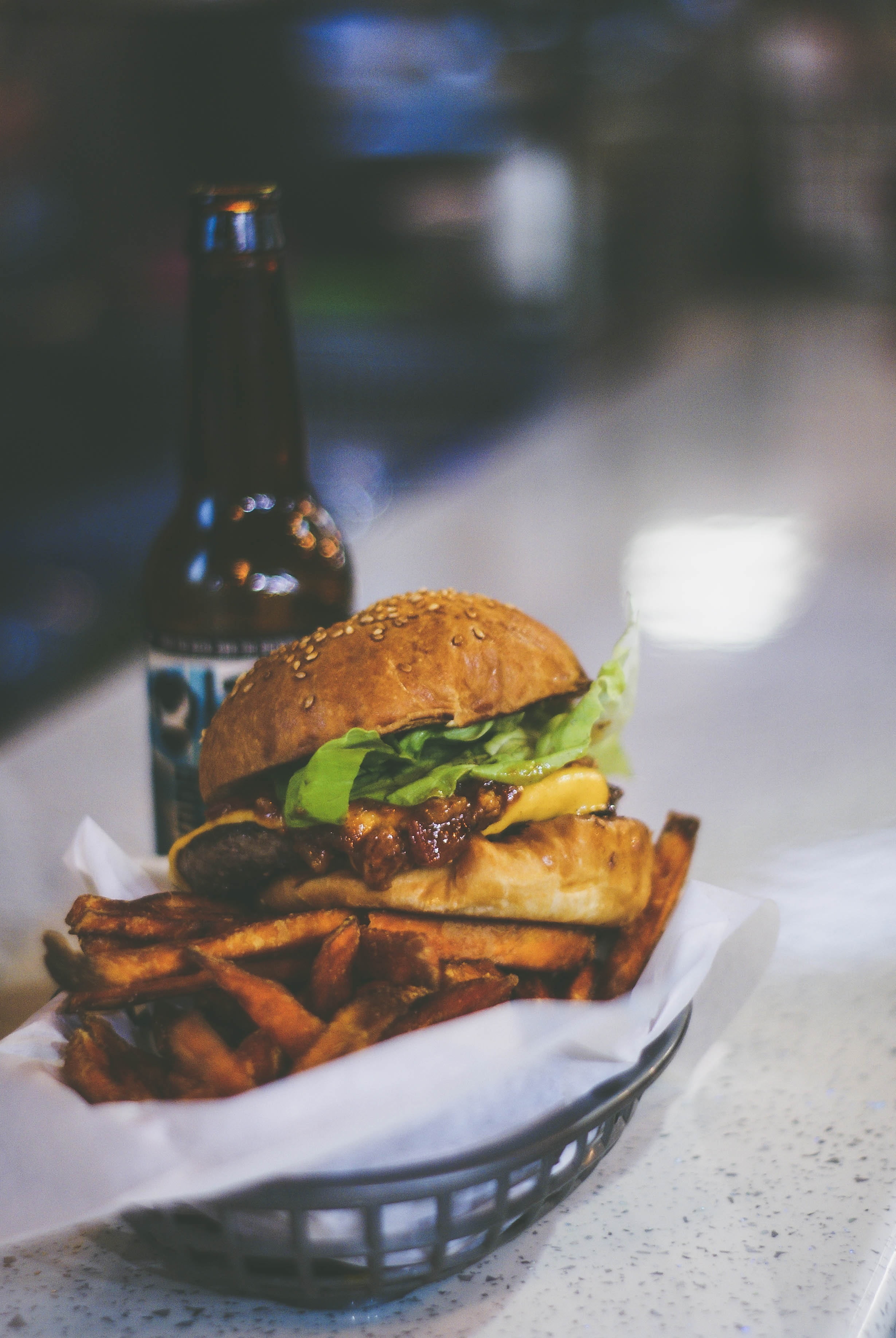 drink, camden, beer, food, 2K, focus on foreground, basket, food And Drink, refreshment, meat, bottle, no People, near, temptation, freshness, ready-to-eat, Phone HD Wallpaper