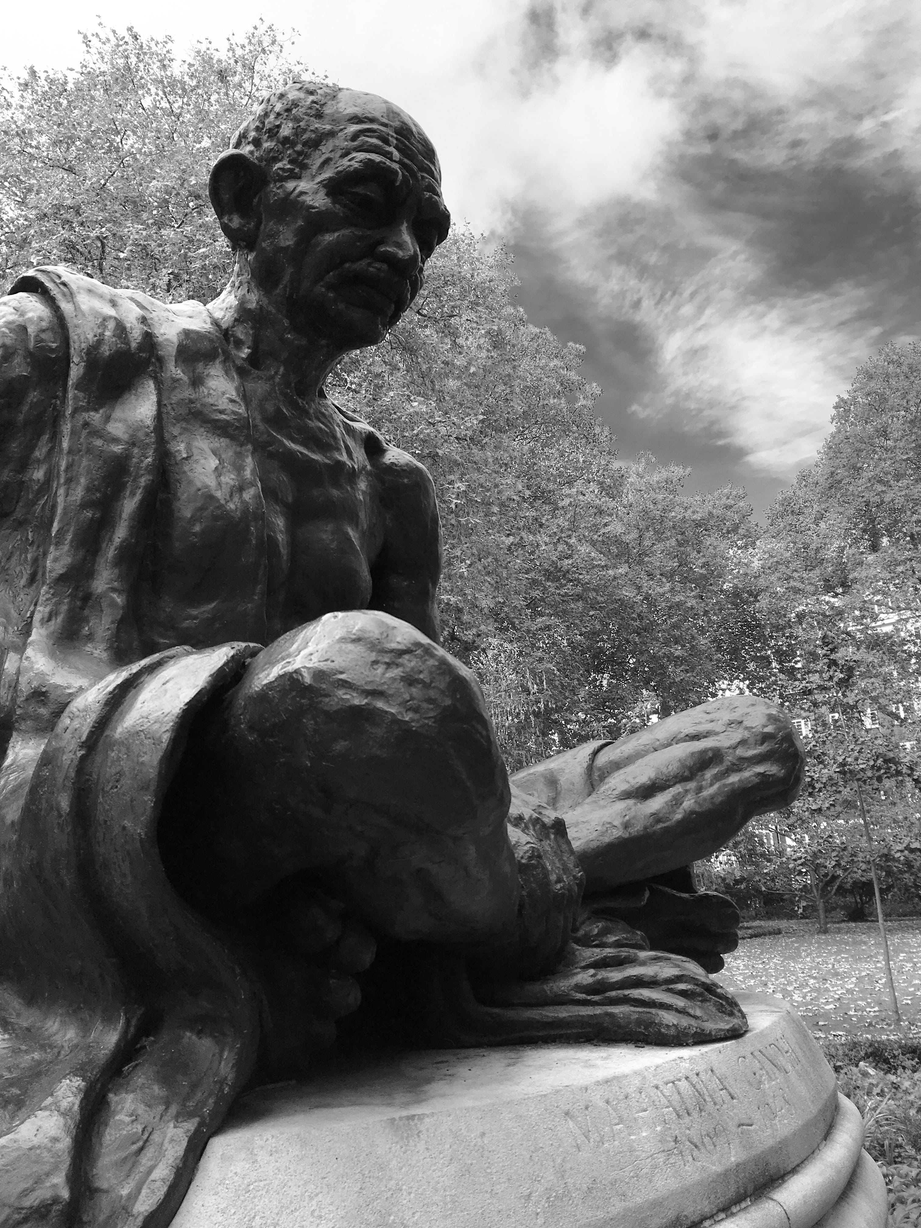 day, craft, no people, sightseeing, bloomsbury, solid, nature, sitting, city, uk, historical, male likeness, england, plant, human representation, representation, Phone HD Wallpaper