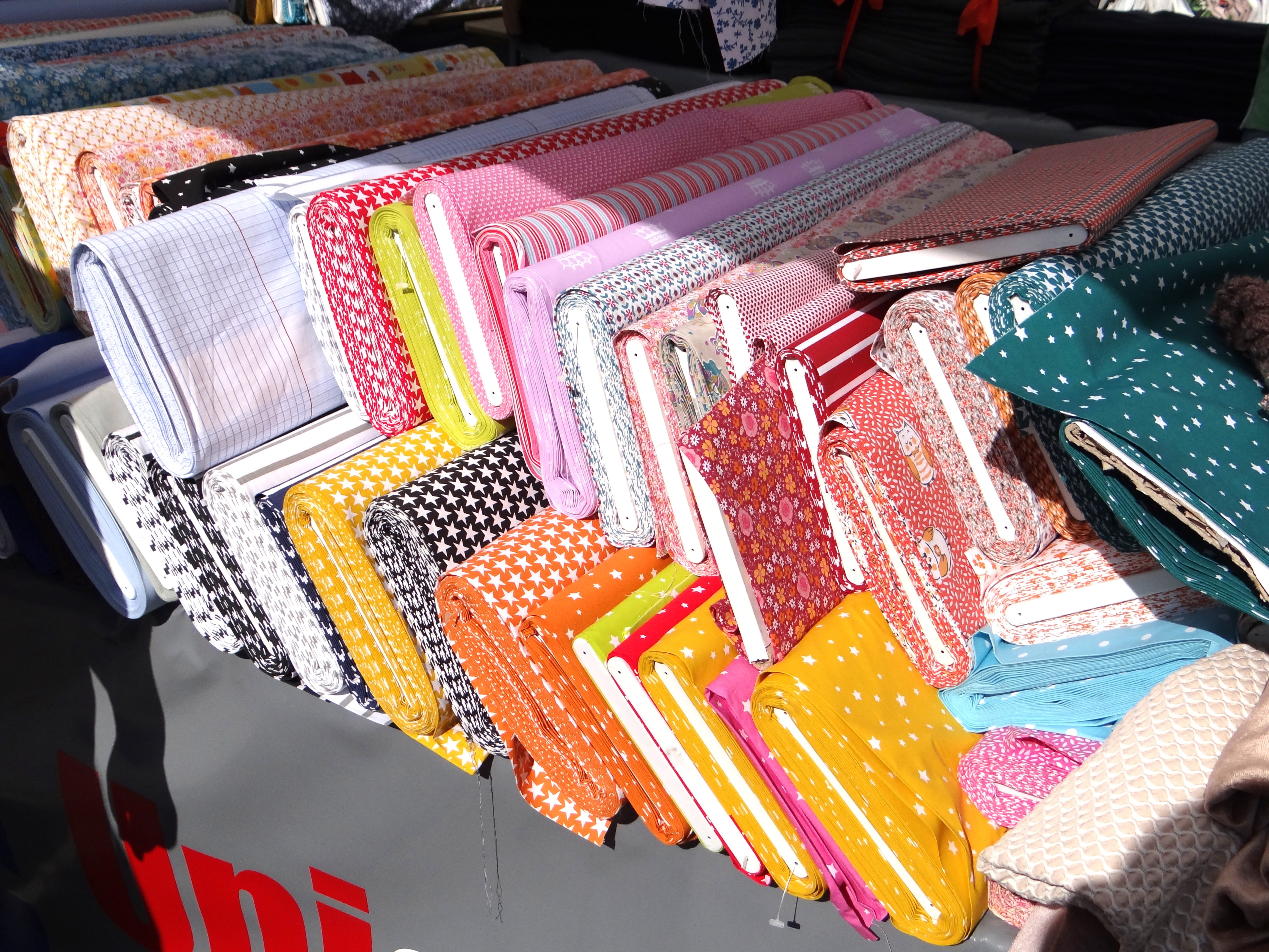 handmade, color, 4K, fabric, ornament, sewing machine, hand labor, final sale, retail display, people, retail, fabric market, indoors, large group of objects, HD Wallpaper