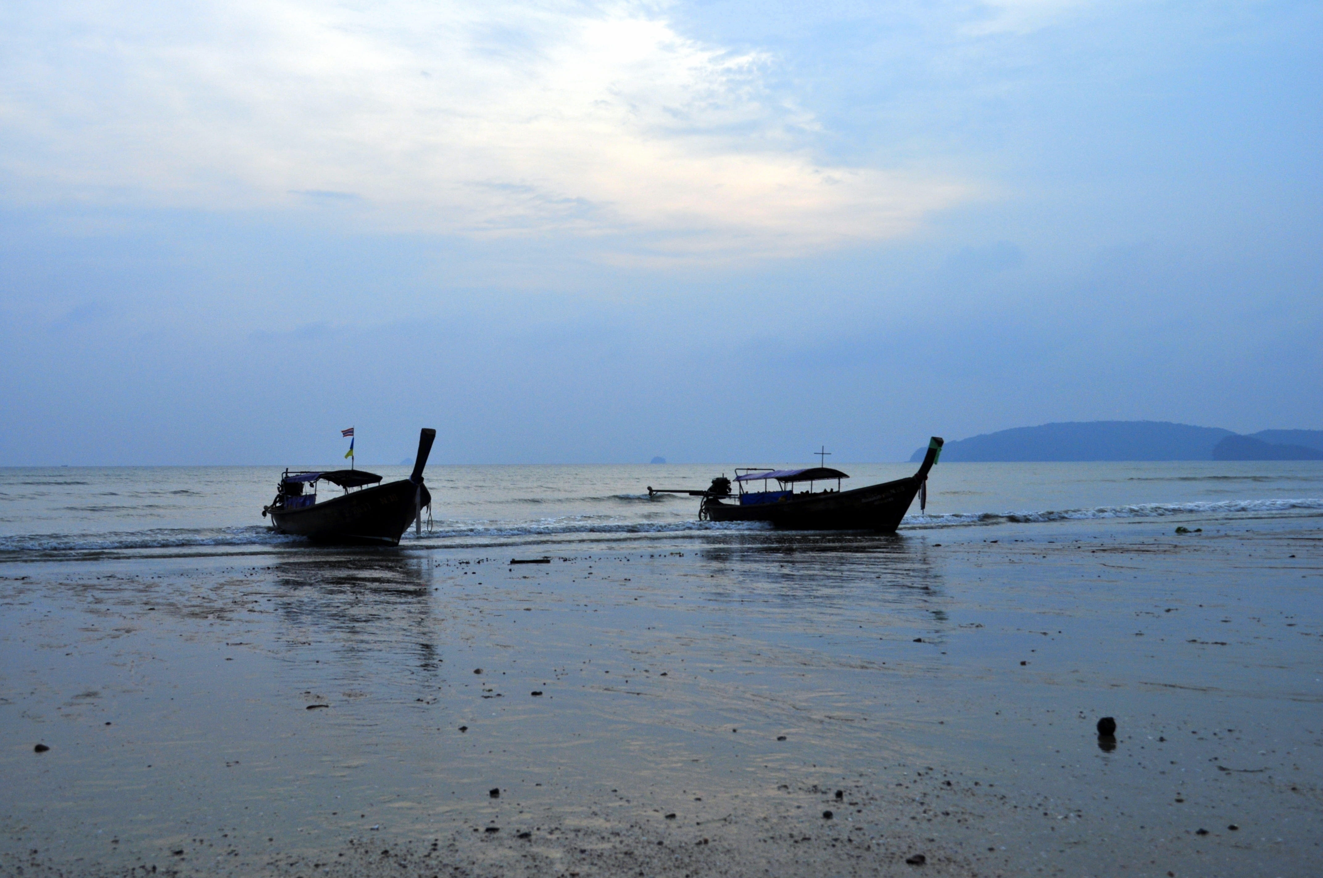 water, outdoors, 4K, day, outflow, beach, sky, beauty in nature, sand, thailand, fishing boat, nautical vessel, land, boat, ocean, transportation, mode of transportation, HD Wallpaper