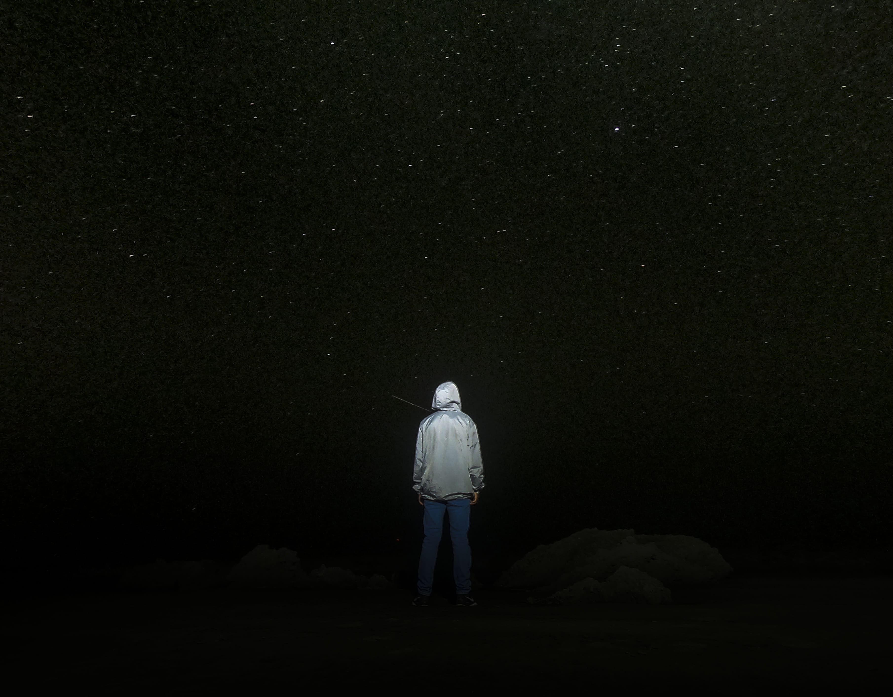 jacket, hoodie, adventure, alone, walking, 2K, outerspace, man, star - Space, looking, sky, s, astronomy, starry, watching, white, people, moon, outdoors, HD Wallpaper