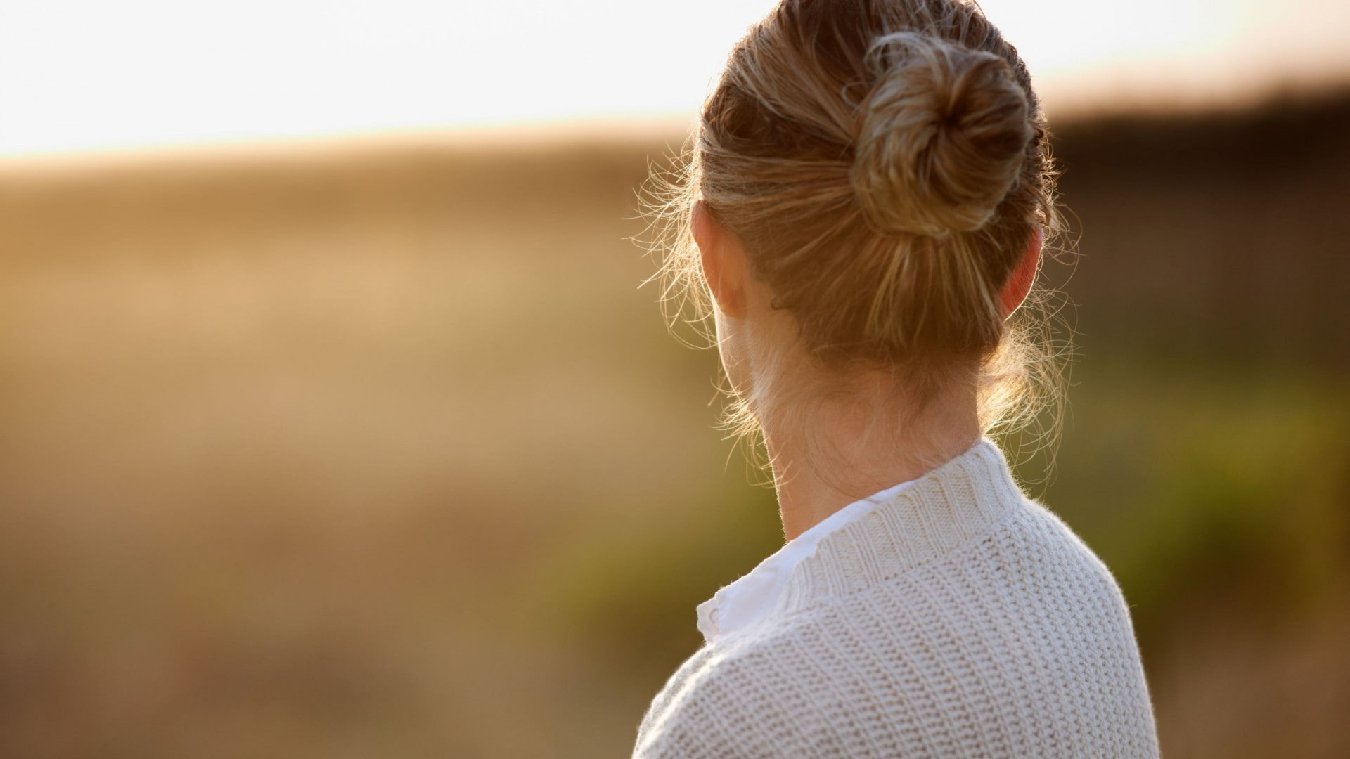 focus on foreground, necks, 1080P, braided hair, human hair, headshot, hair, lifestyles, looking at view, hair bun, one person, women, rear view, hairstyle, HD Wallpaper