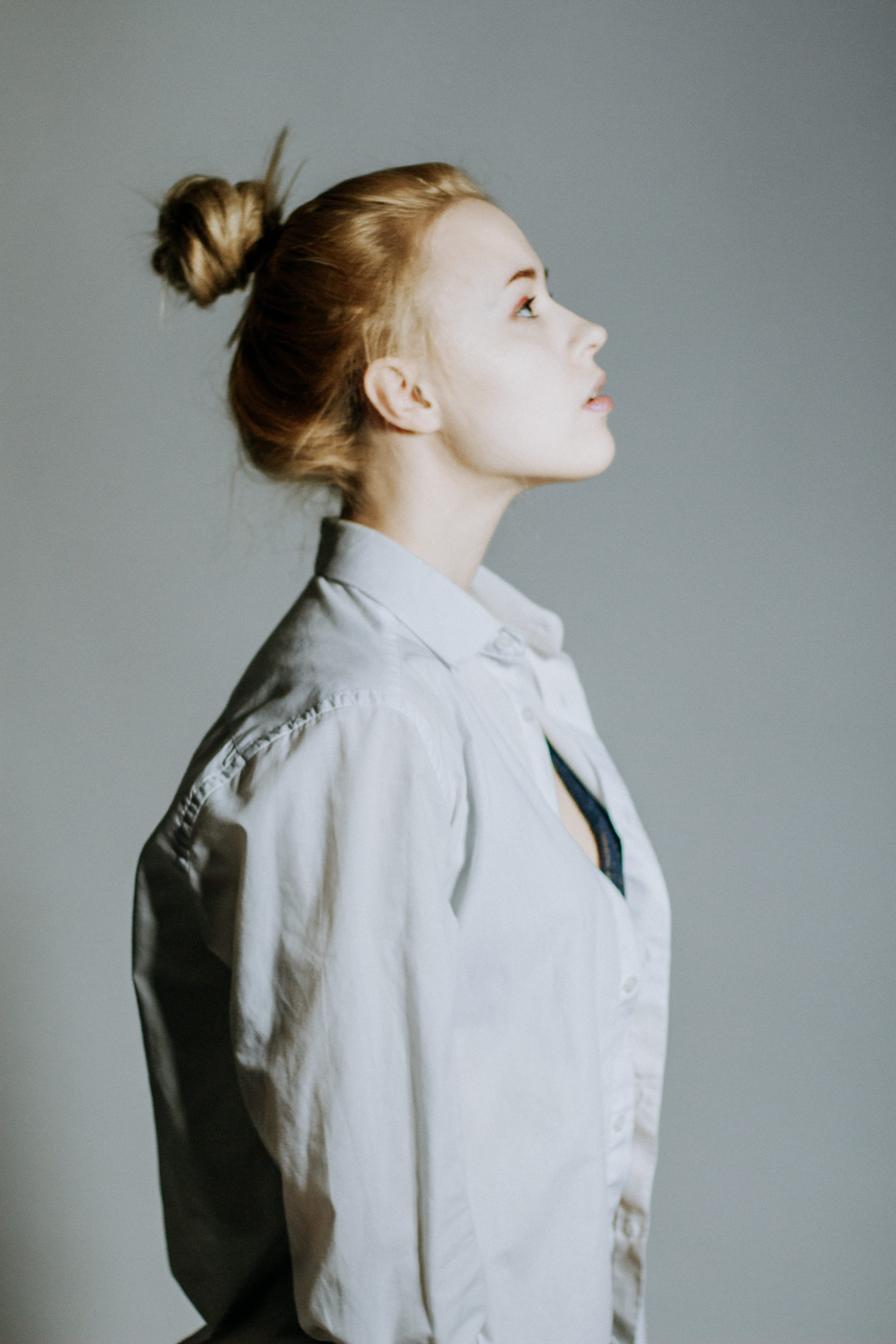 dress shirt, side view, portrait, photo, contemplation, view, 5K, indoors, side, girls, dress, young adult, photoshoot, looking up, standing, hair, looking away, Phone HD Wallpaper