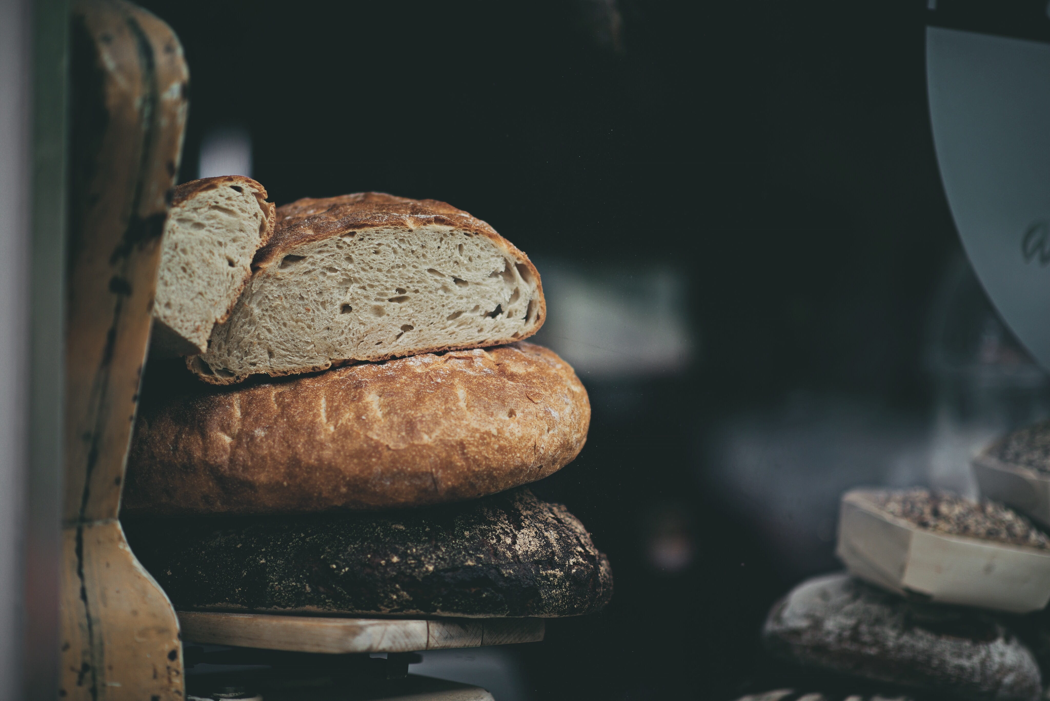 pain, close, food, 4K, bread, baking, no people, french food, food and drink, levin, table, photography, loaf of bread, wholegrain, close-up, stack, brown bread, HD Wallpaper