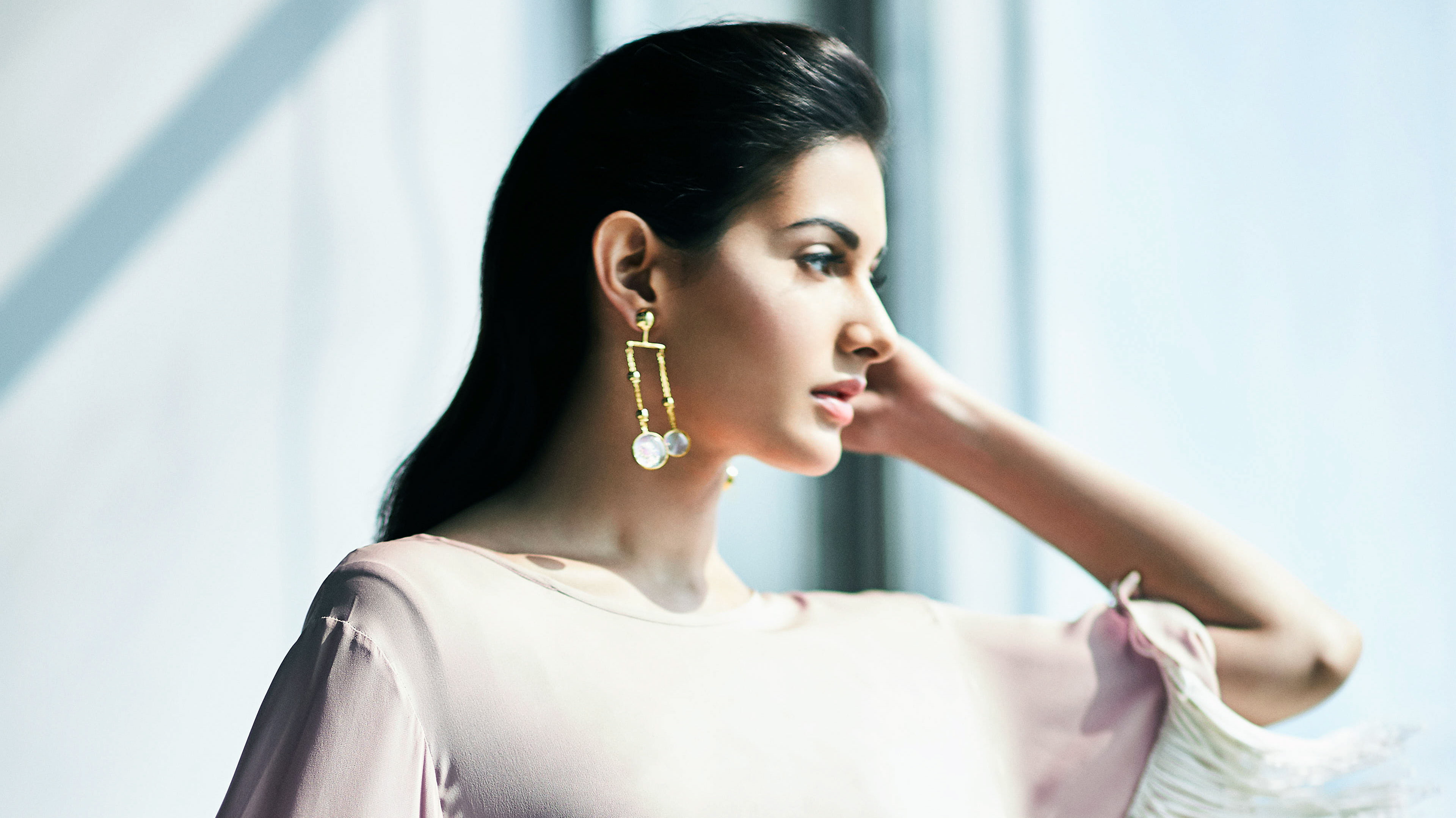 fashion, portrait, women, young women, beauty, 4K, necklace, real people, Amyra Dastur, focus on foreground, looking away, luxury, hair, headshot, one person, HD Wallpaper