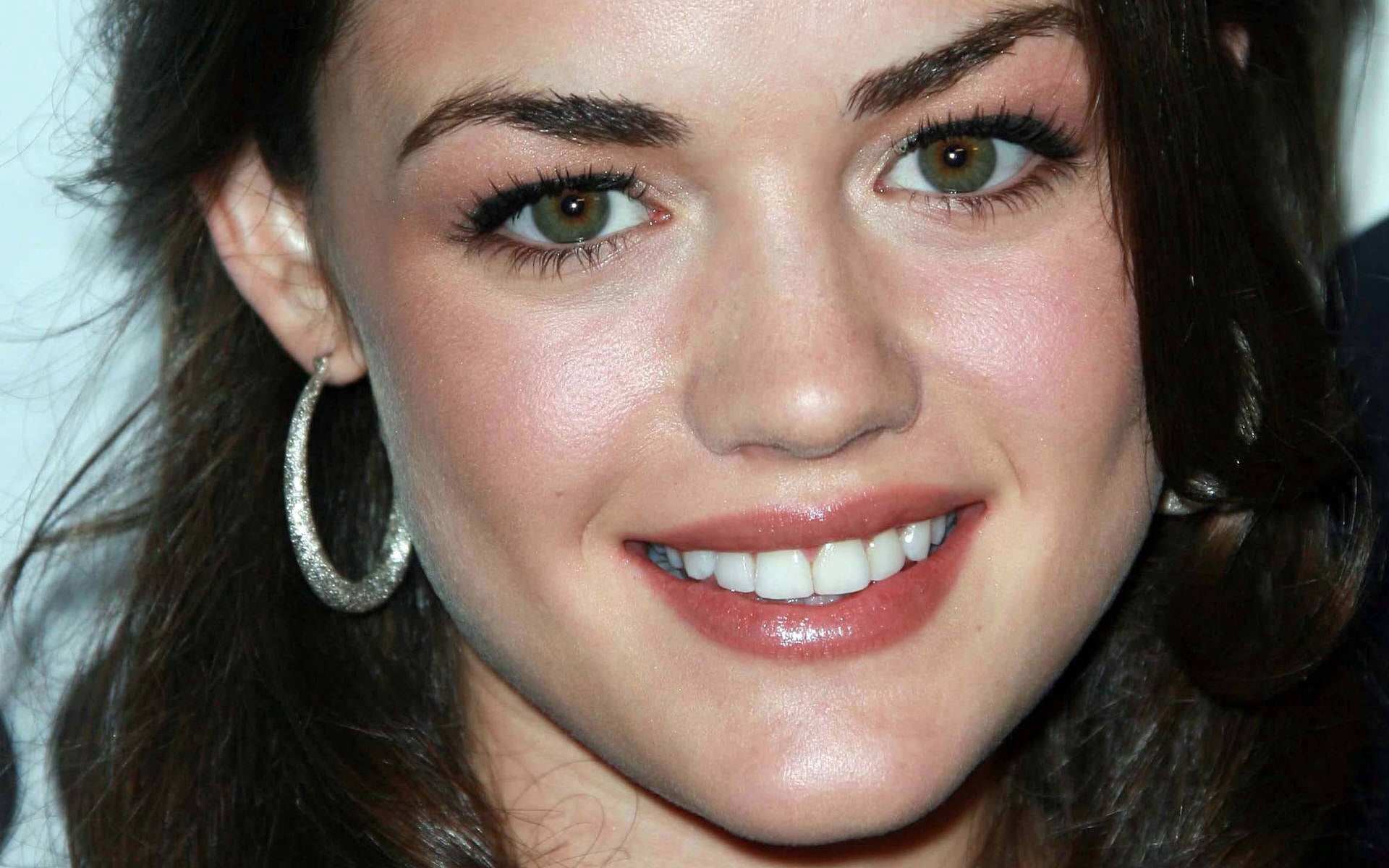 green-eyed, using Phone, front view, hair, cheerful, business, cute, looking At Camera, lucy hale, caucasian Ethnicity, 1080P, portrait, customer Service Representative, HD Wallpaper