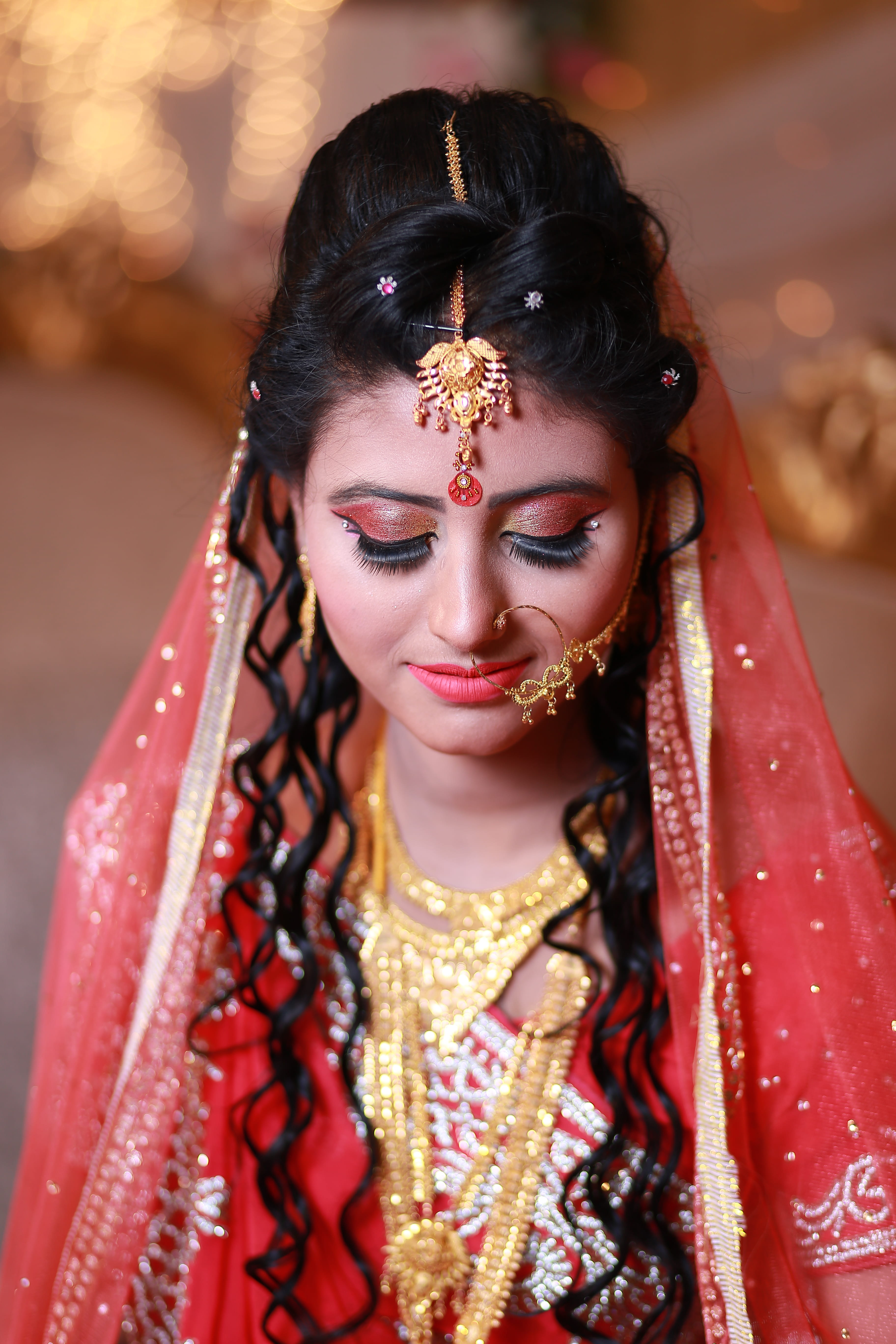 lifestyles, beauty, young women, outdoors, clothing, accessories, 5K, traditional clothing, beautiful woman, necklace, dress, focus on foreground, costume, Phone HD Wallpaper