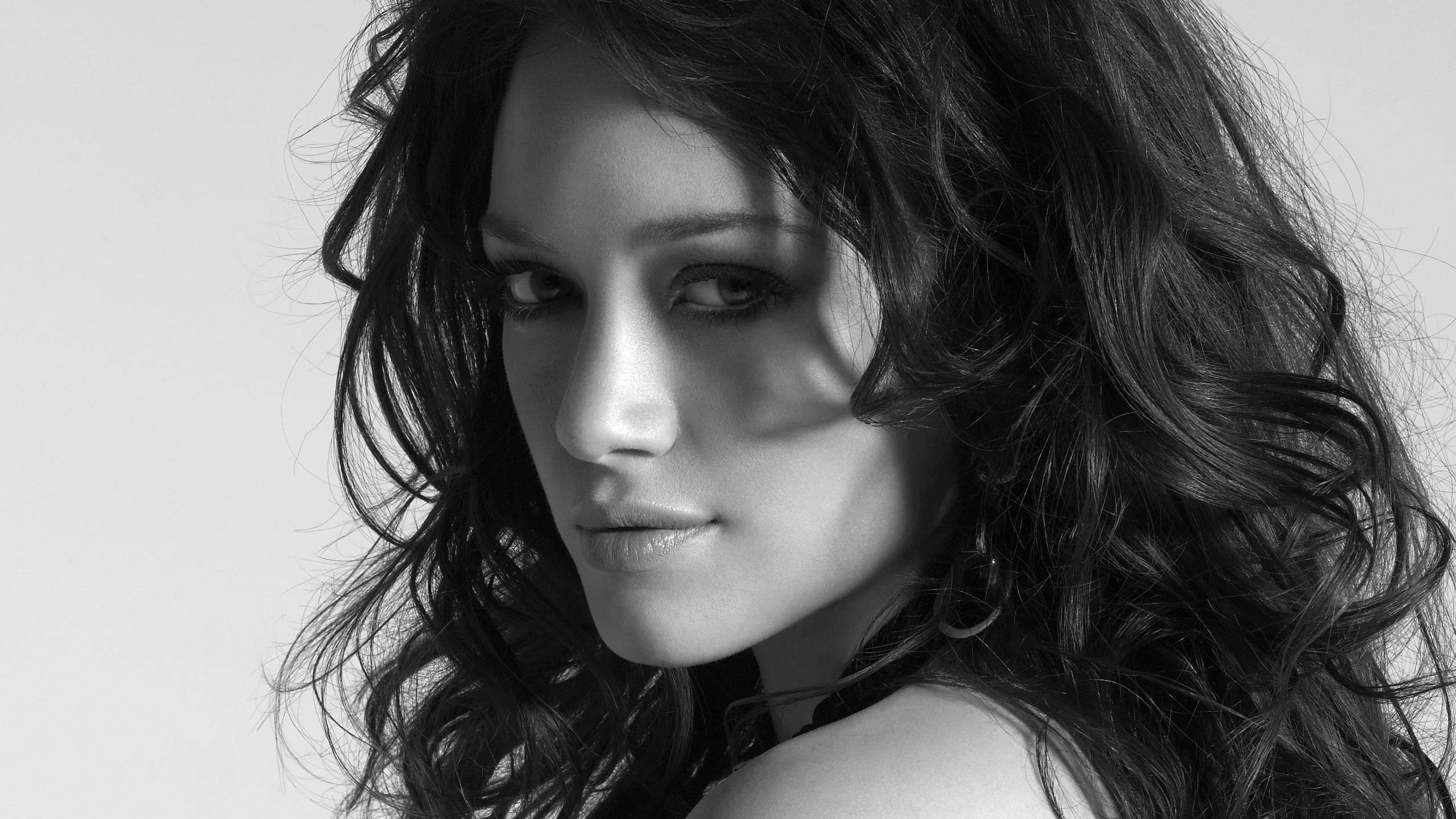 monochrome, looking at viewer, 2K, face, Hilary Duff, actress, closeup, HD Wallpaper