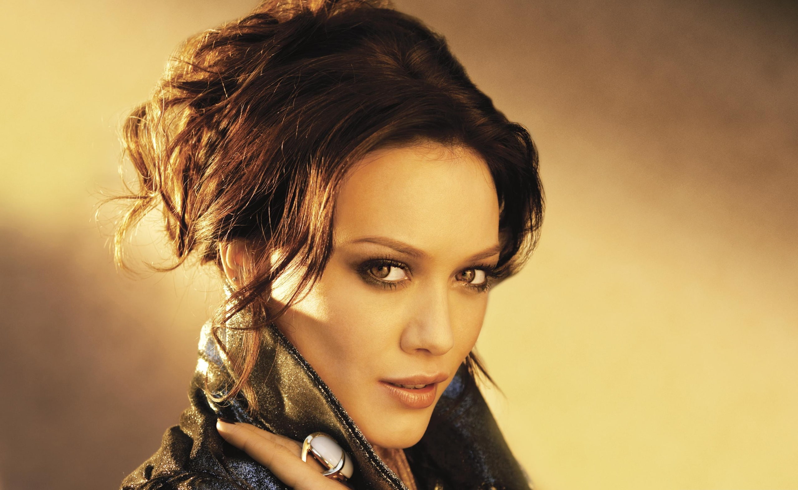 Movies, s, one person, celebrity, young adult, top, hilary, close-up, portrait, human face, headshot, hair, colored background, studio shot, women, looking at camera, HD Wallpaper