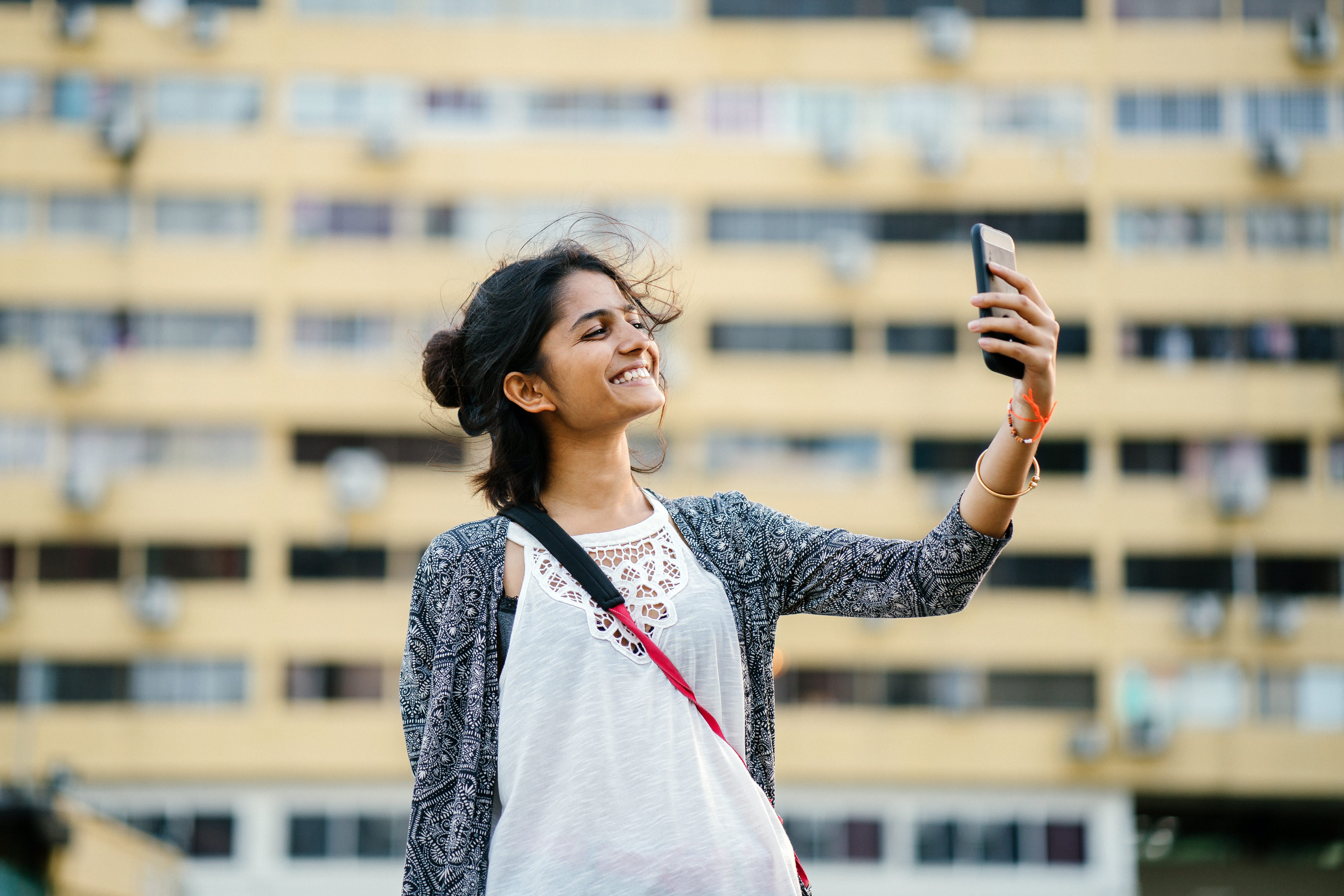 portable information device, women, 5K, street, pretty, wireless technology, selfie, female, photography themes, blurred background, beautiful woman, building, HD Wallpaper