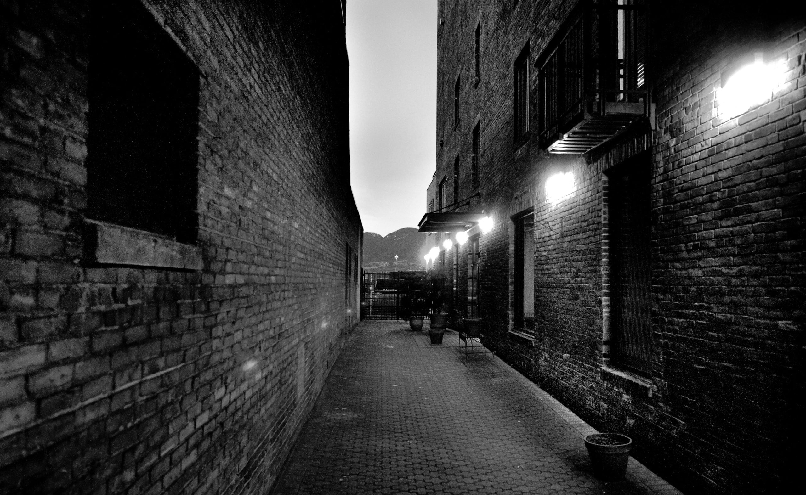 Vintage, wall - building feature, electric lamp, Black and White, 2K, architecture, bw, incidental people, concrete, illuminated, footpath, outdoors, Scenes, HD Wallpaper
