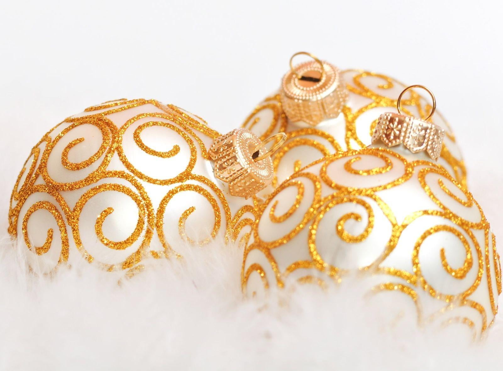 creativity, elegance, christmas Ornament, art and craft, love, white, jewelry, patterns, copy Space, three, close-up, pattern, baubles, decoration, selective focus, HD Wallpaper