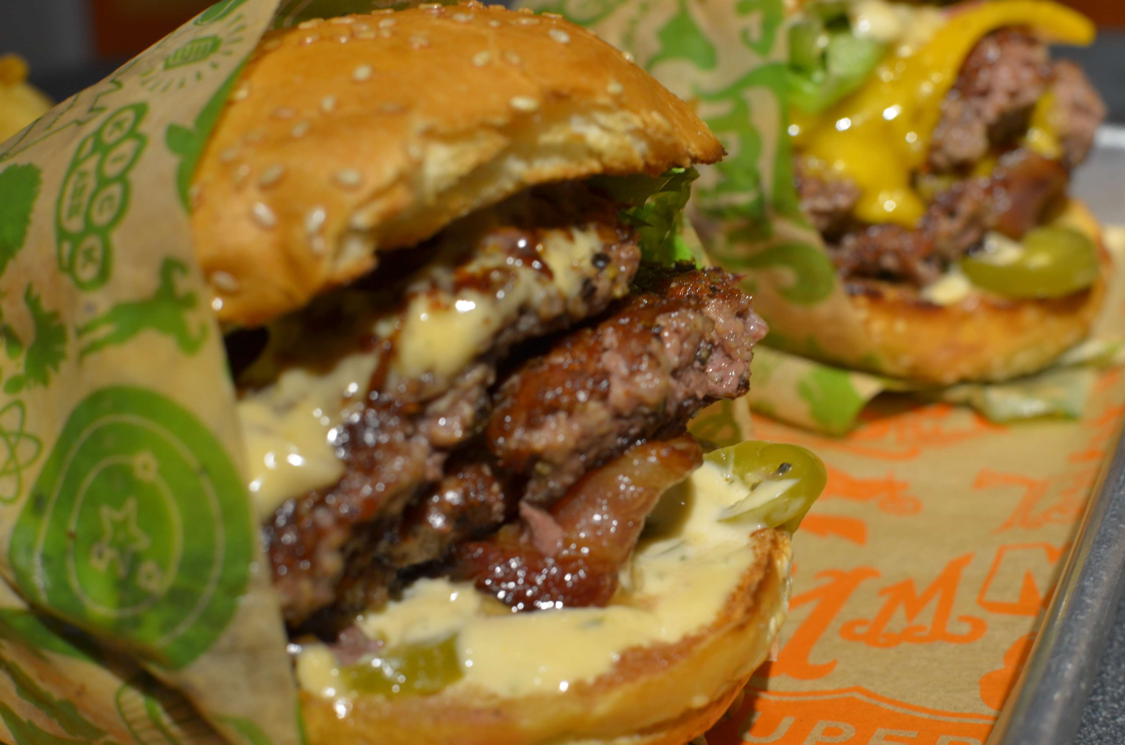 super duper, beef, plate, burger, food, unhealthy eating, ready-to-eat, freshness, 2K, sandwich, hamburger, still life, food and drink, indoors, close-up, HD Wallpaper