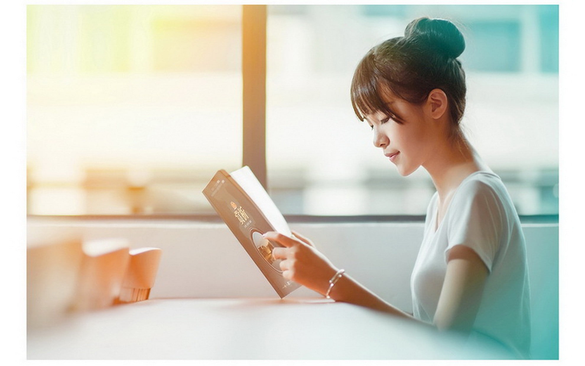 childhood, digital tablet, side view, hairstyle, one person, internet, computer, wireless technology, profile view, indoors, using computer, sitting, books, HD Wallpaper