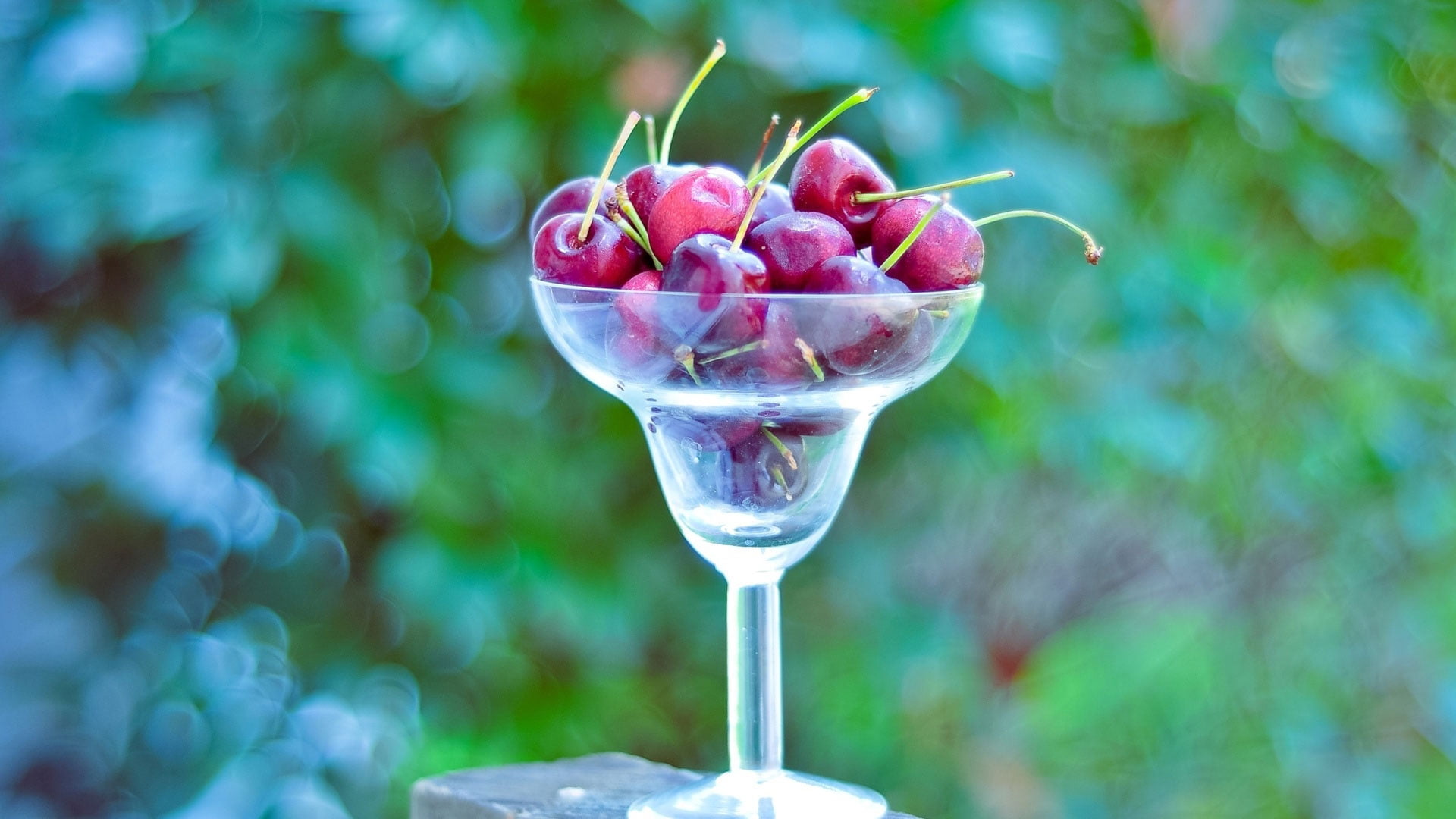 close-up, household equipment, freshness, glass, red, cocktail, refreshment, food, ripe, no people, temptation, berry fruit, 1080P, wellbeing, drink, berries, HD Wallpaper