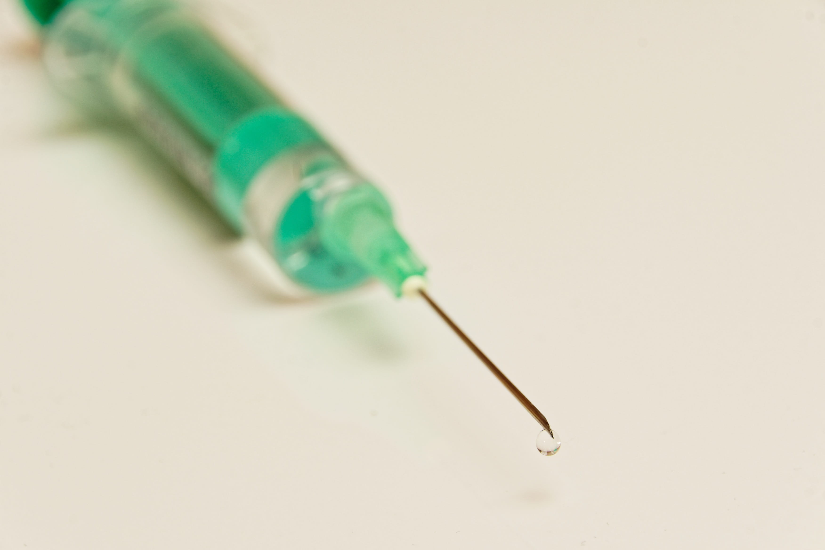 science, sharp, medicine, drop, medical, focus, Disposable Syringe, green, drip, doctor, single object, selective, water, no people, plastic, green color, HD Wallpaper