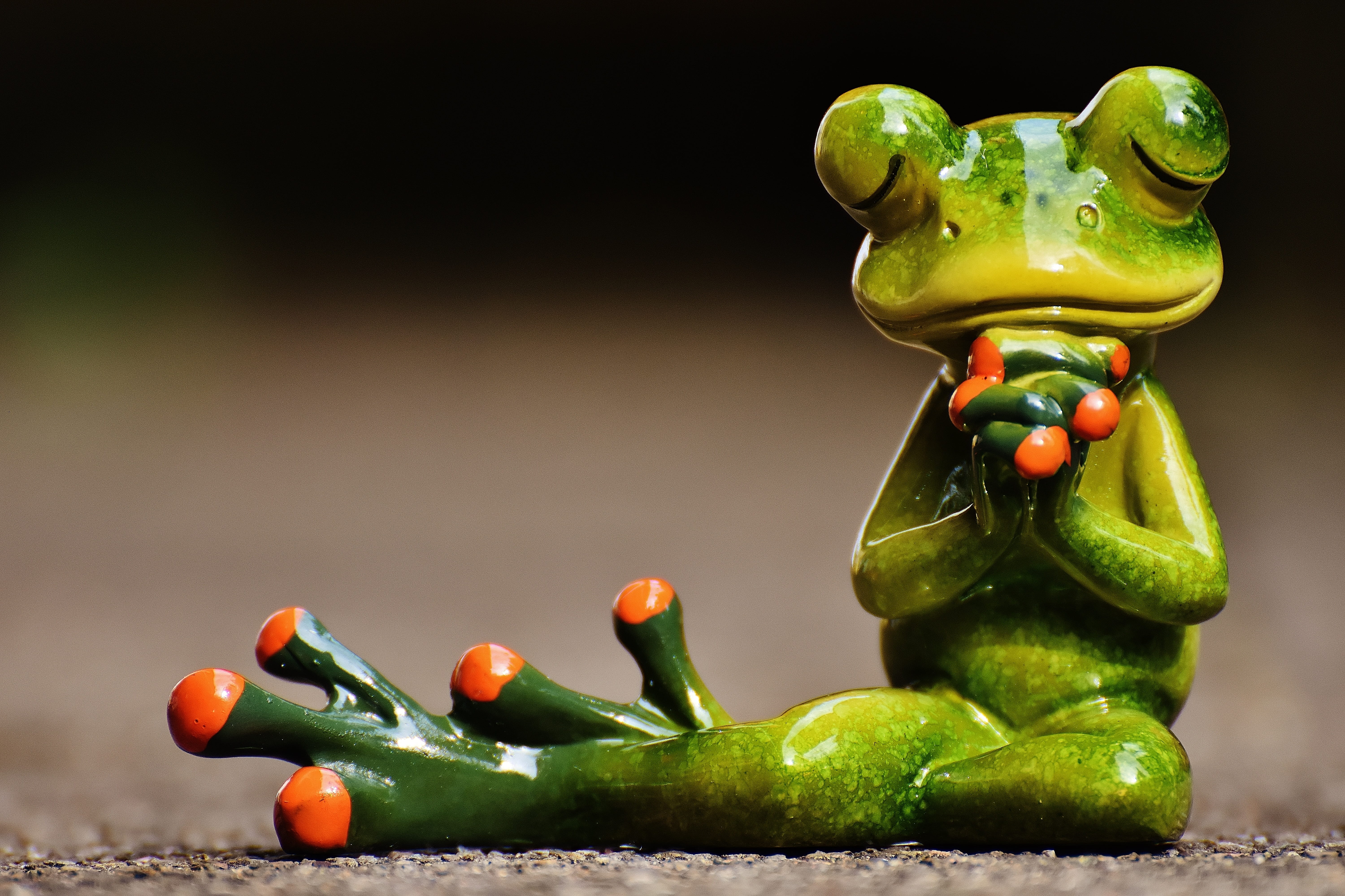 black background, animal themes, one animal, animal representation, figure, cute, pepper, close-up, gray, creativity, shallow, sitting, still life, green color, HD Wallpaper