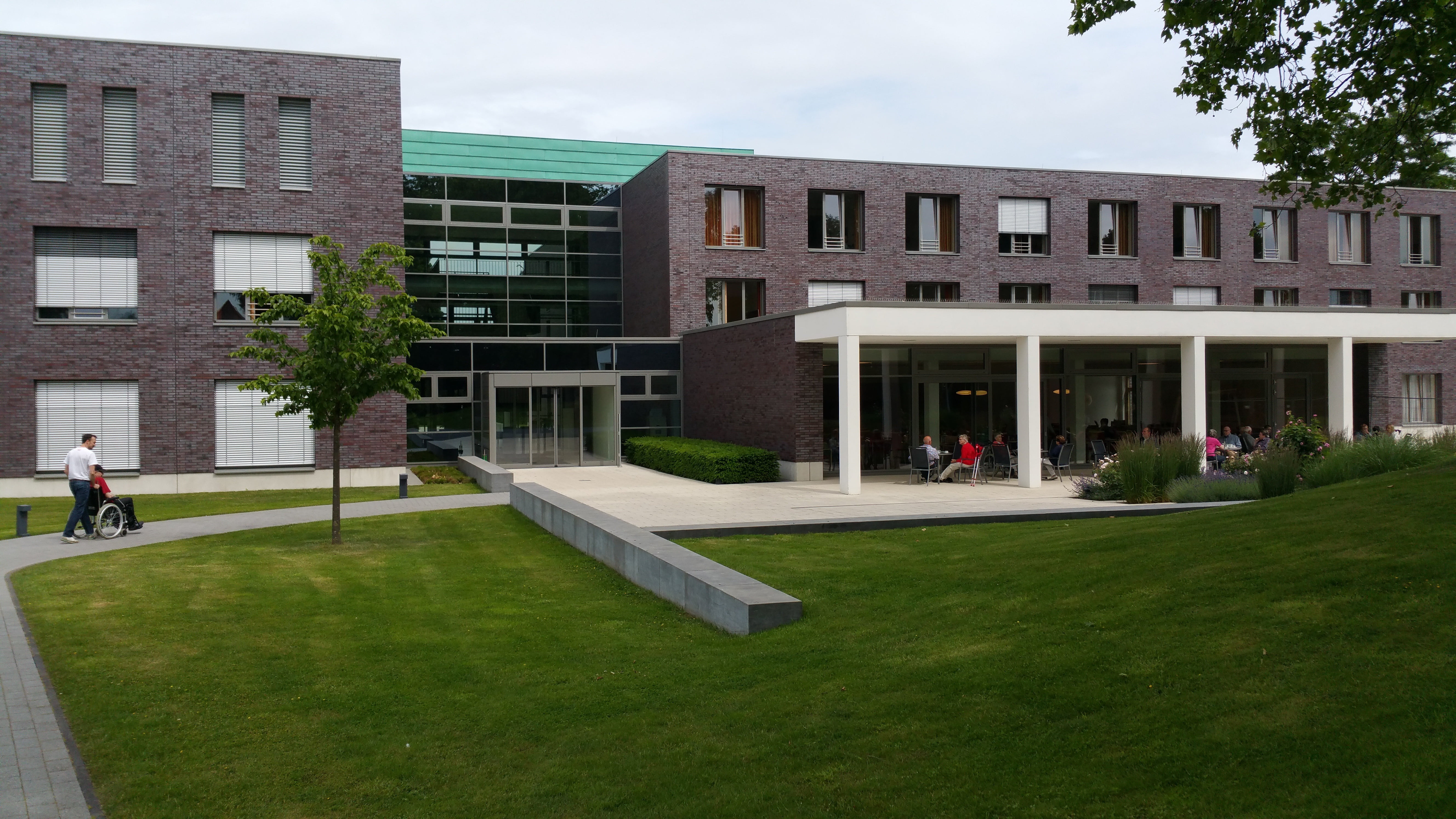 disease, heal, münsterland, architecture, grass, orthopaedic, adult, inside, office building exterior, sendenhorst, entrance, surgical, school, sky, education, HD Wallpaper