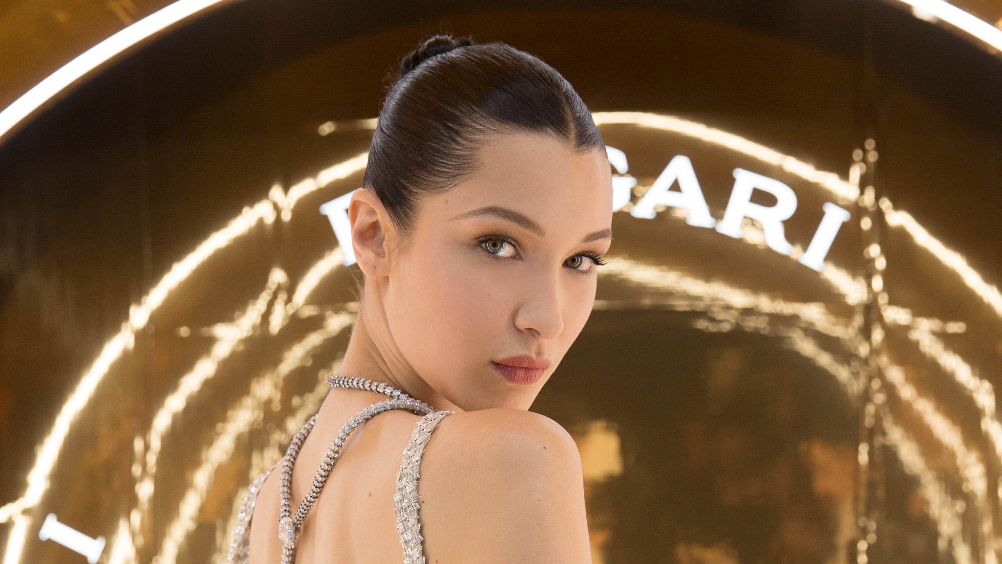 beautiful woman, portrait, adult, bella hadid, 4k, celebrities, hd, young women, hairstyle, glamour, girls, hair, necklace, beautiful people, looking at camera, HD Wallpaper