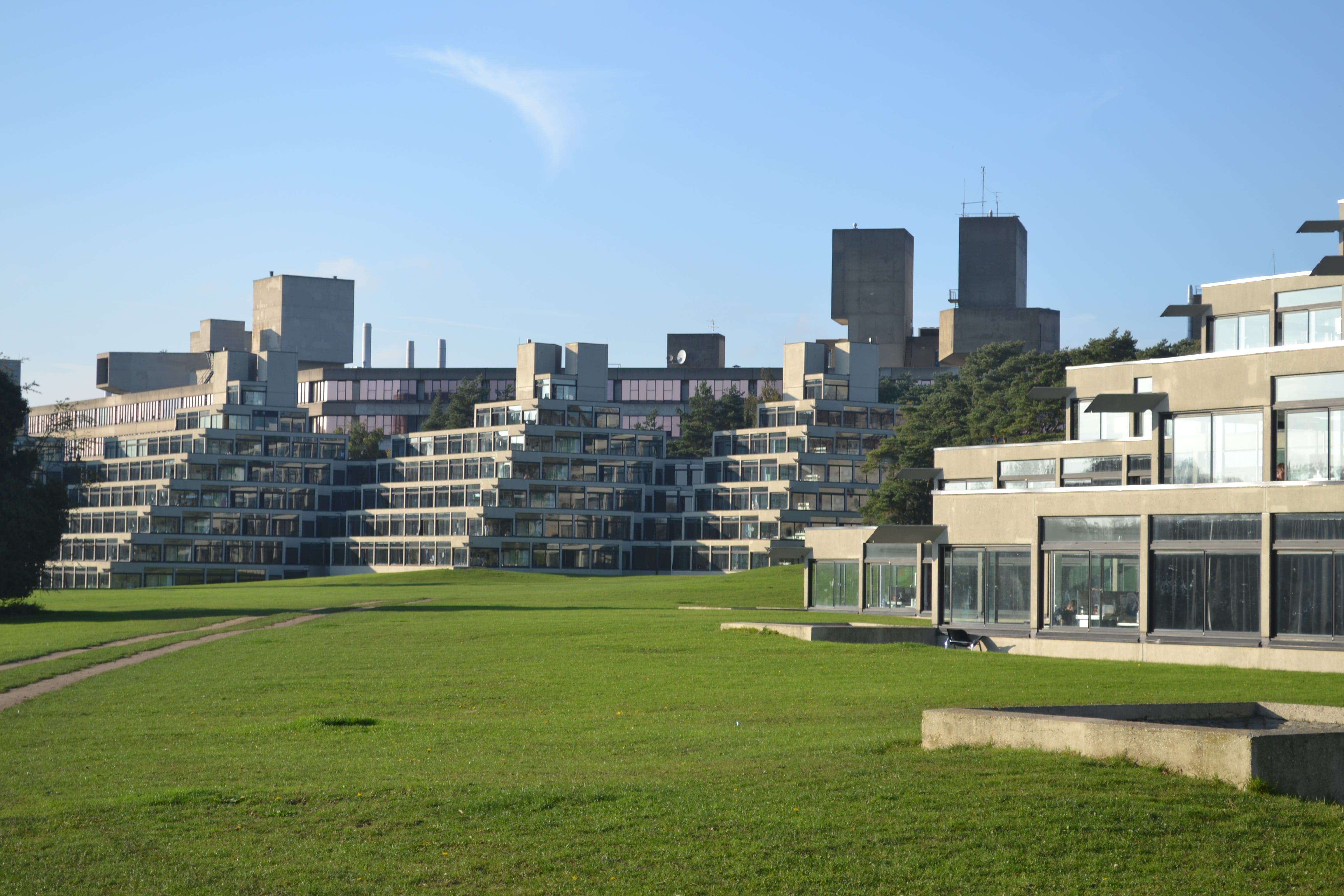 architecture, building, green color, clear sky, Lasdun, modern, building exterior, apartment, nature, skyscraper, no people, sky, norwich, lawn, built structure, HD Wallpaper