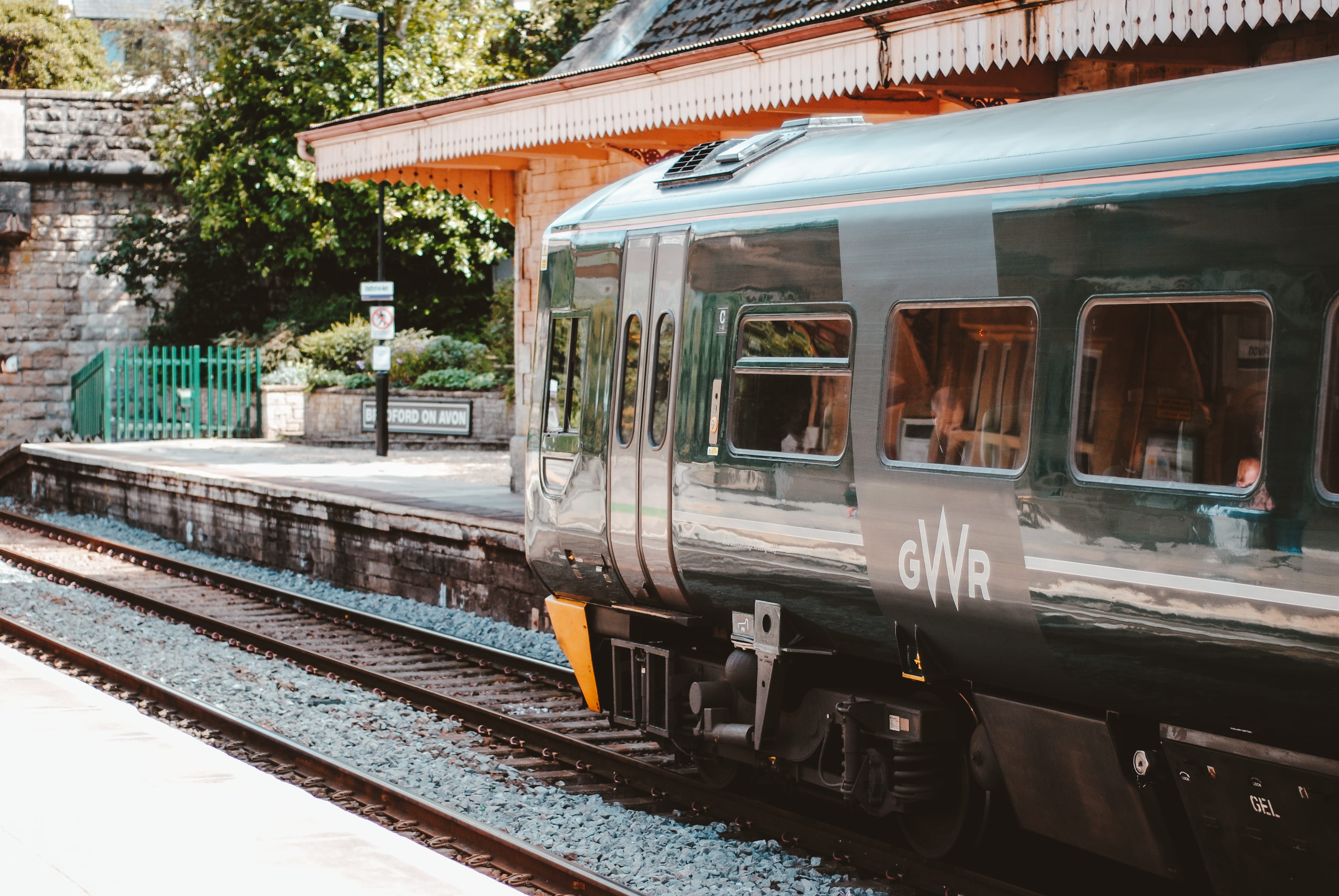 transportation, black, building exterior, platform, rail, trail, public transportation, passenger car, mode of transportation, railroad station platform, HD Wallpaper