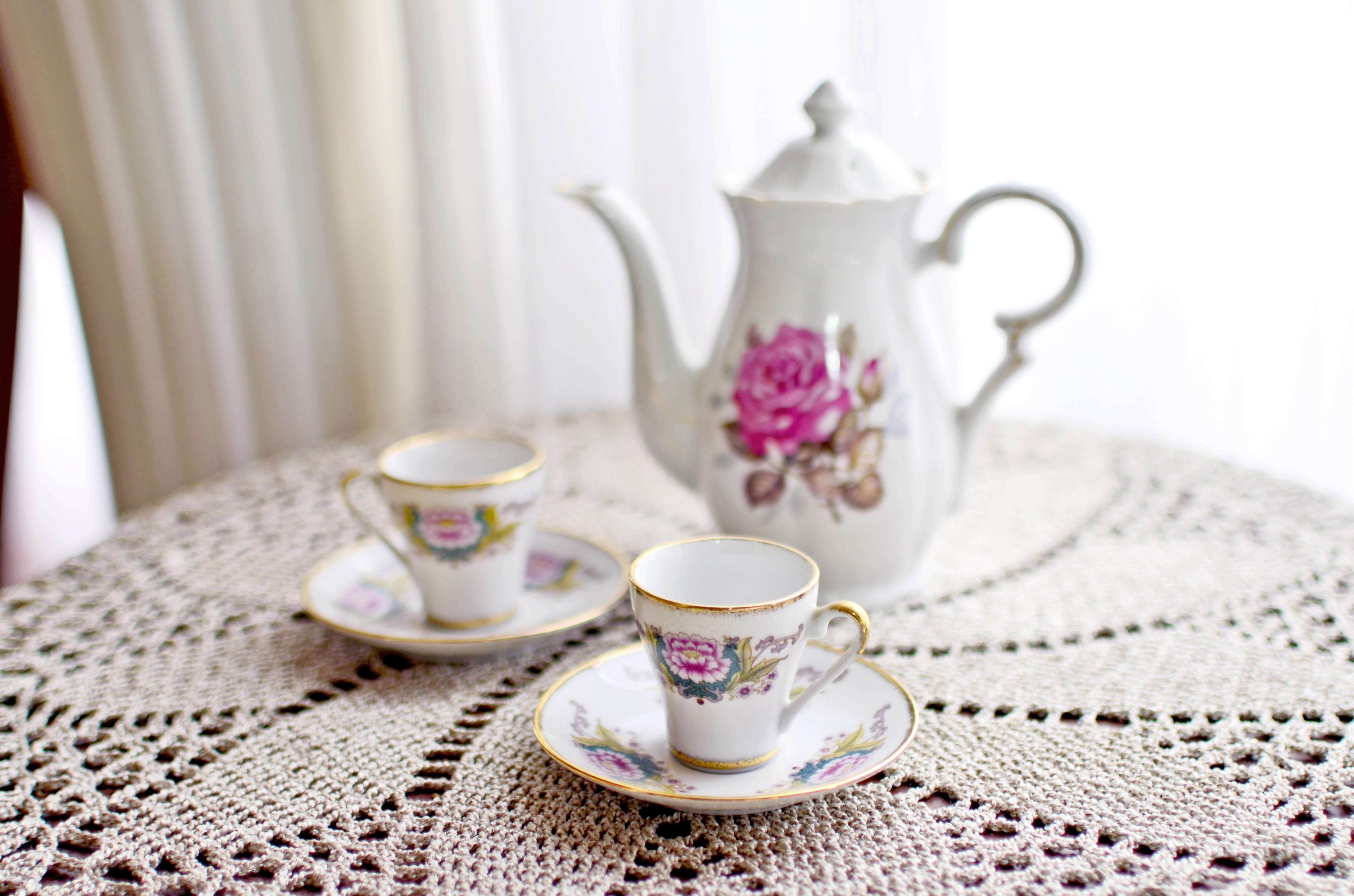 drinks, table, purple, tablecloth, teapot, mug, indoors, 4K, no people, delicious, tray, caffeine, tea, saucer, place mat, tea cup, food, floral pattern, HD Wallpaper