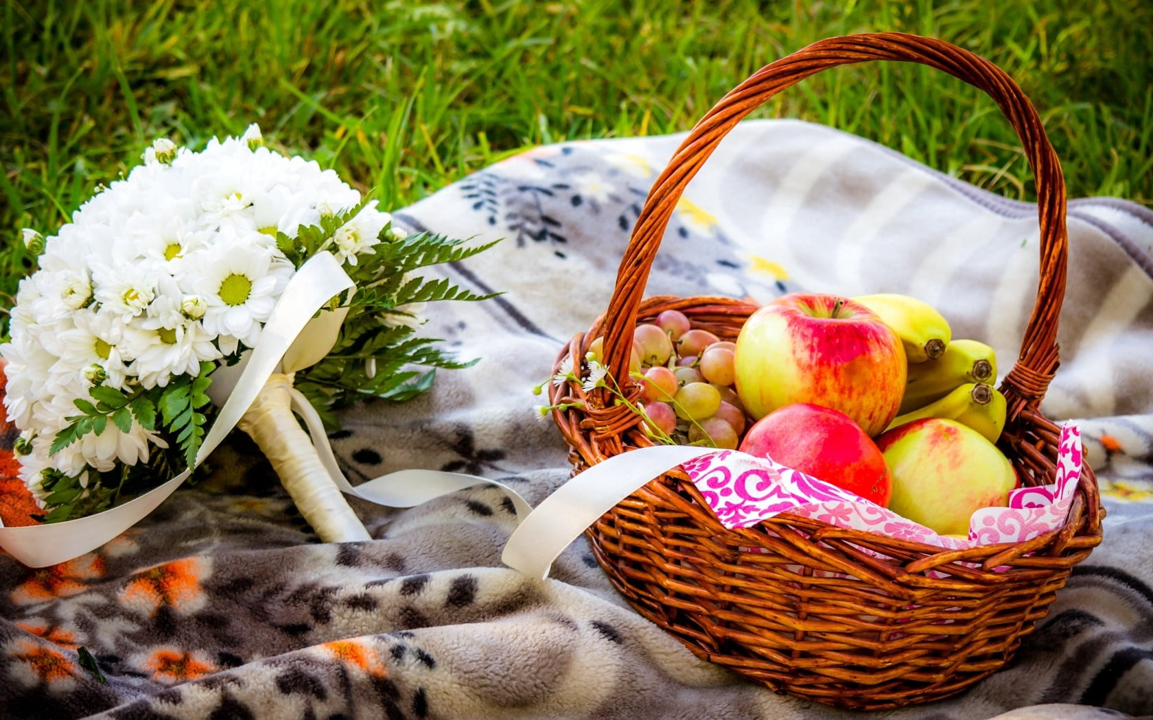 flowers, close-up, backgrounds, fragility, container, grapes, food and drink, brown, wellbeing, bouquet, rustic, fruit, food, no people, outdoors, table, HD Wallpaper