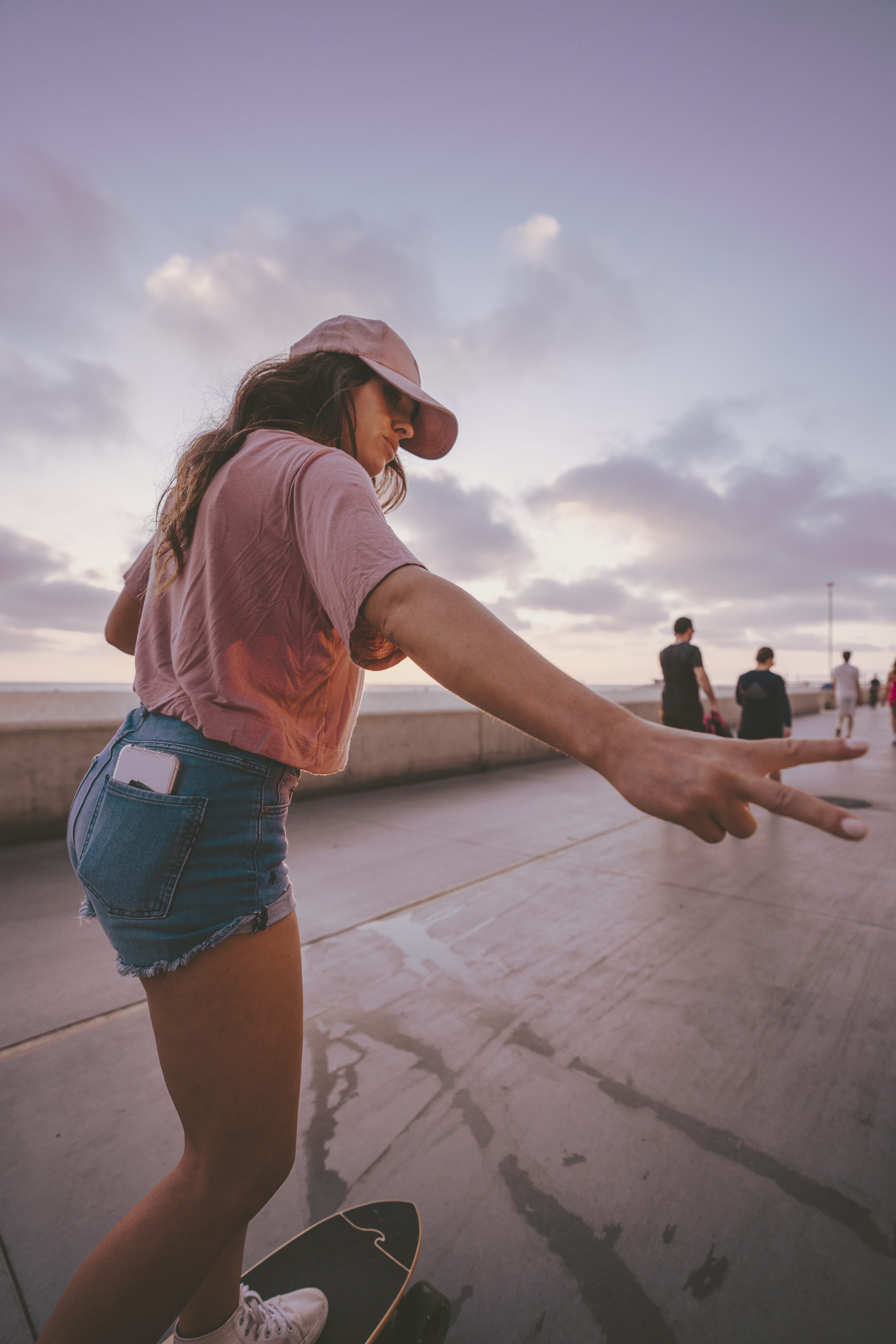 lifestyles, retro, action, hermosa beach, people, exercising, female, finger, coast, dusk, the strand, city, caucasian Ethnicity, sunrise - Dawn, lens Flare, Phone HD Wallpaper