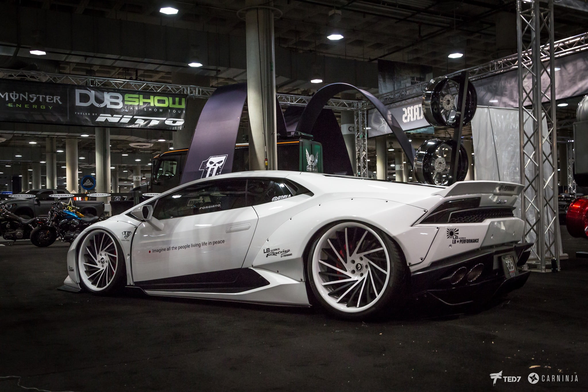 vintage car, motor vehicle, Lamborghini Huracán LP610-4, luxury, car, built structure, indoors, stationary, retro styled, illuminated, architecture, 1080P, HD Wallpaper