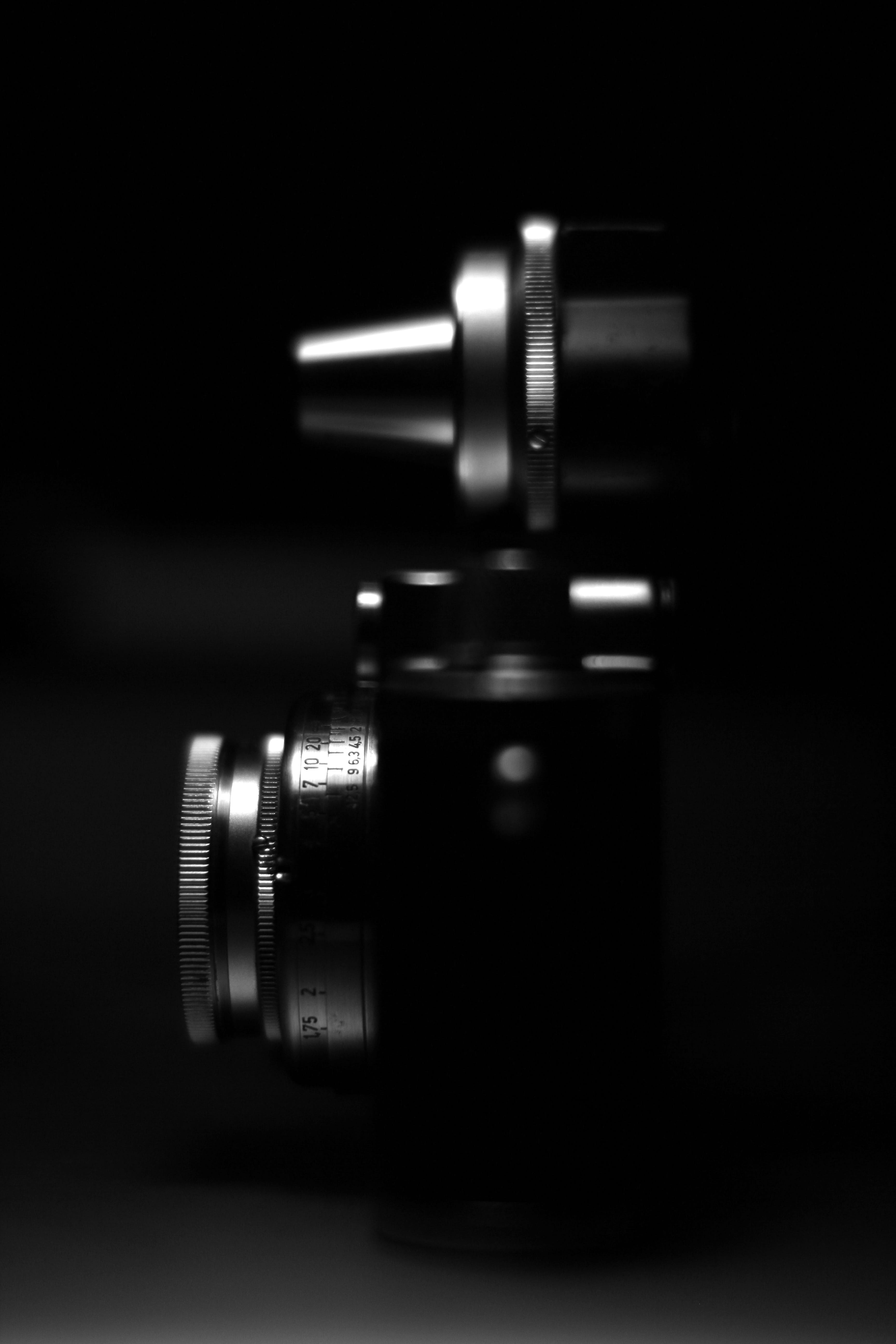 indoors, copy space, group of objects, arts culture and entertainment, black background, lens, two objects, cut out, studio shot, shadow, ernst leitz, shape, Phone HD Wallpaper