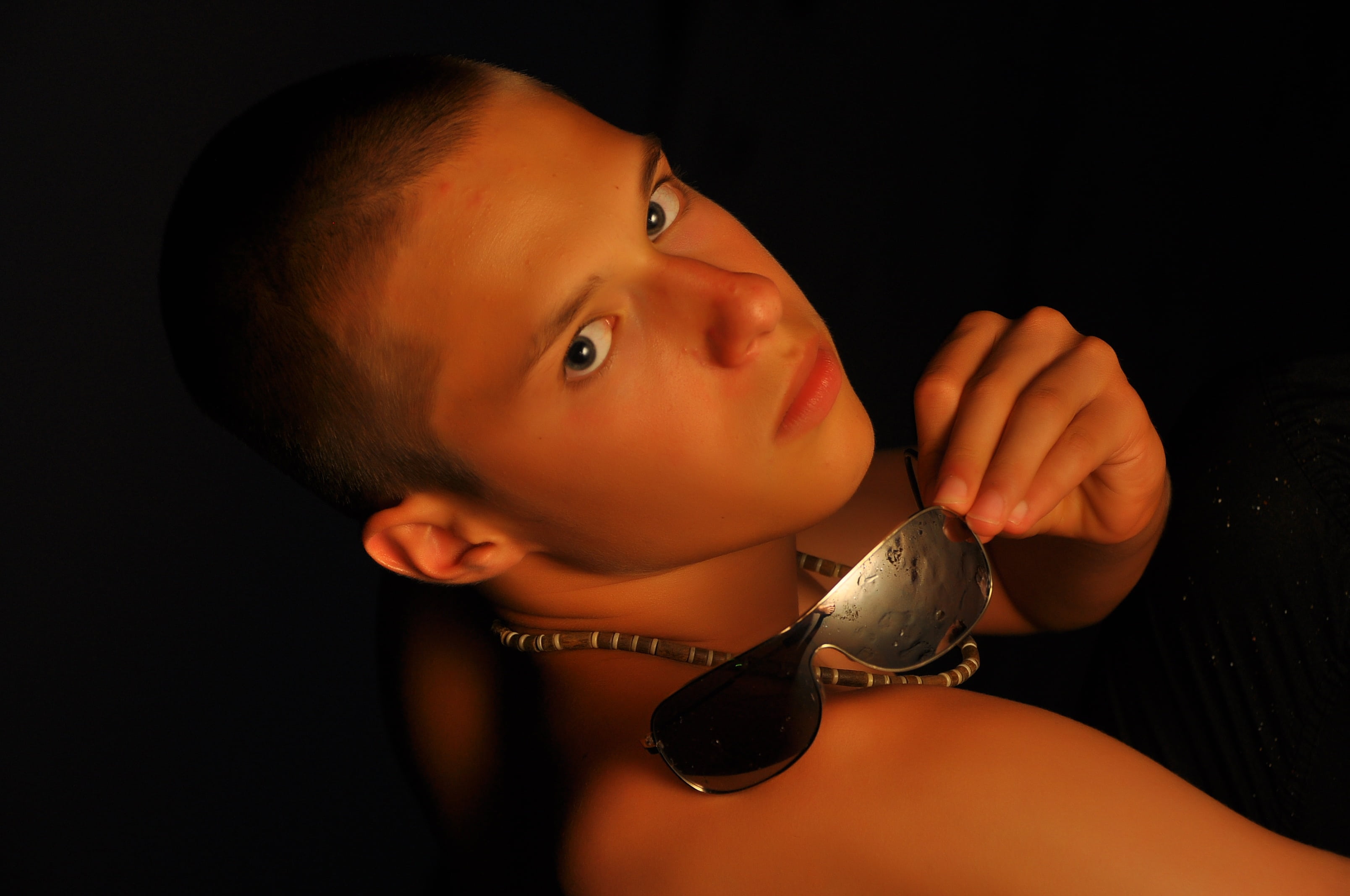 2K, body part, son, jewelry, abendstimmung, beautiful woman, human body part, headshot, women, adult, holiday, people, studio shot, night photograph, young man, HD Wallpaper