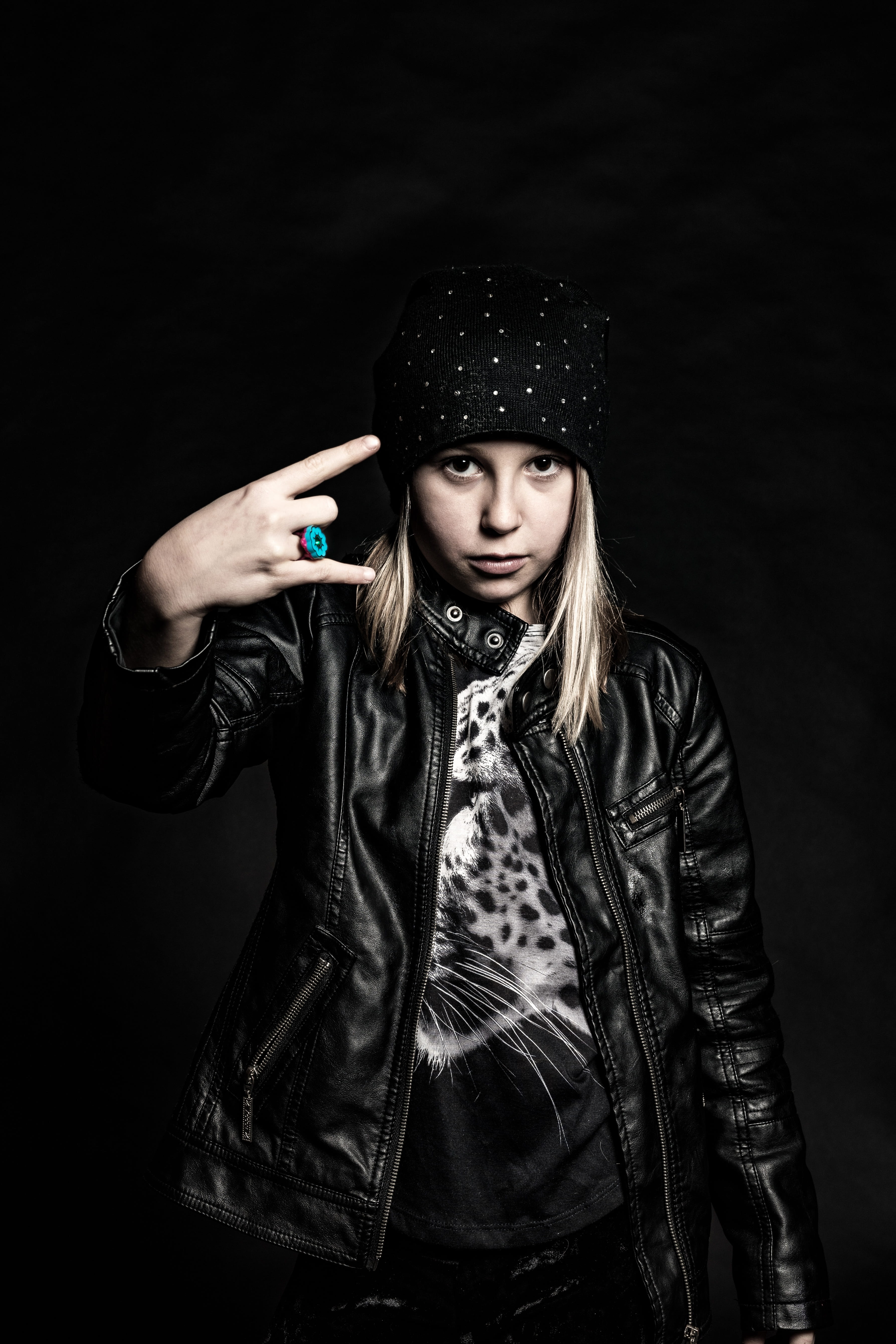 leather jacket, a, cap, posing, lid, woman, warm clothing, one person, blond, ernst, studio shot, women, young adult, beautiful woman, young, bomber, child, Phone HD Wallpaper