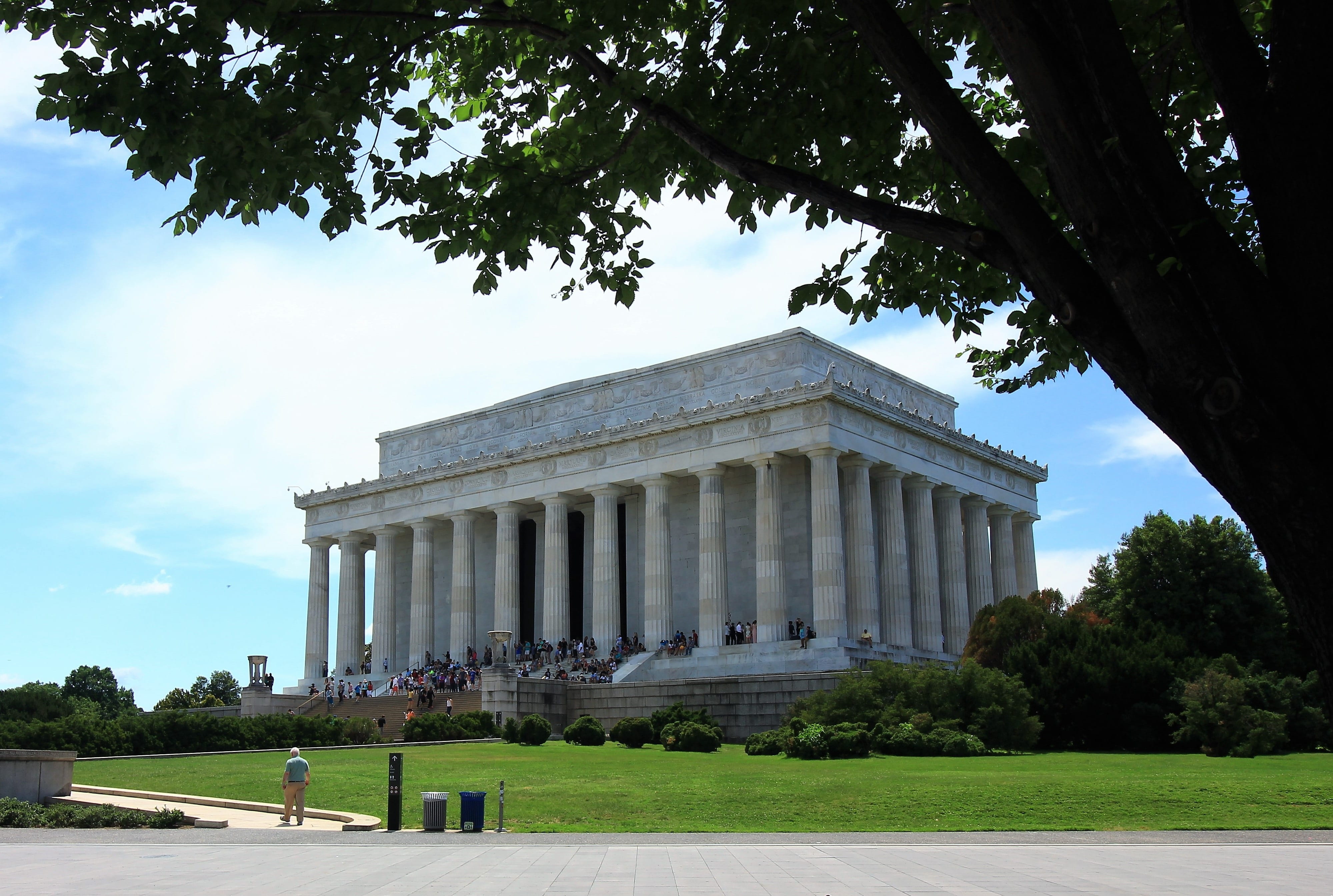 architecture, building Exterior, group of people, built Structure, travel destinations, tourism, architectural Column, history, monument, outdoors, Monument, HD Wallpaper