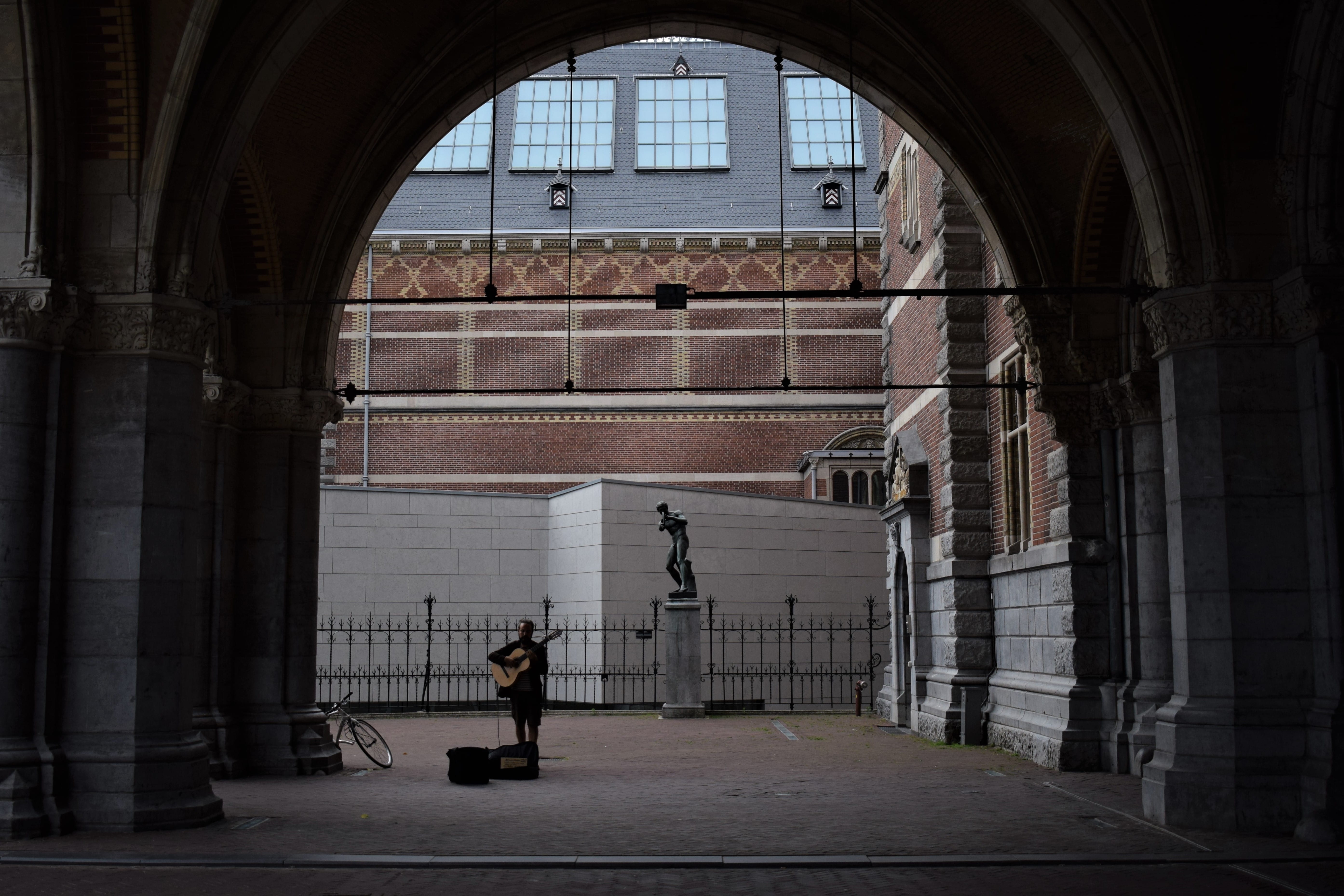 building exterior, musician, dark, monument, the past, column, leisure activity, full length, men, real people, silhouette, music, history, adult, building, HD Wallpaper
