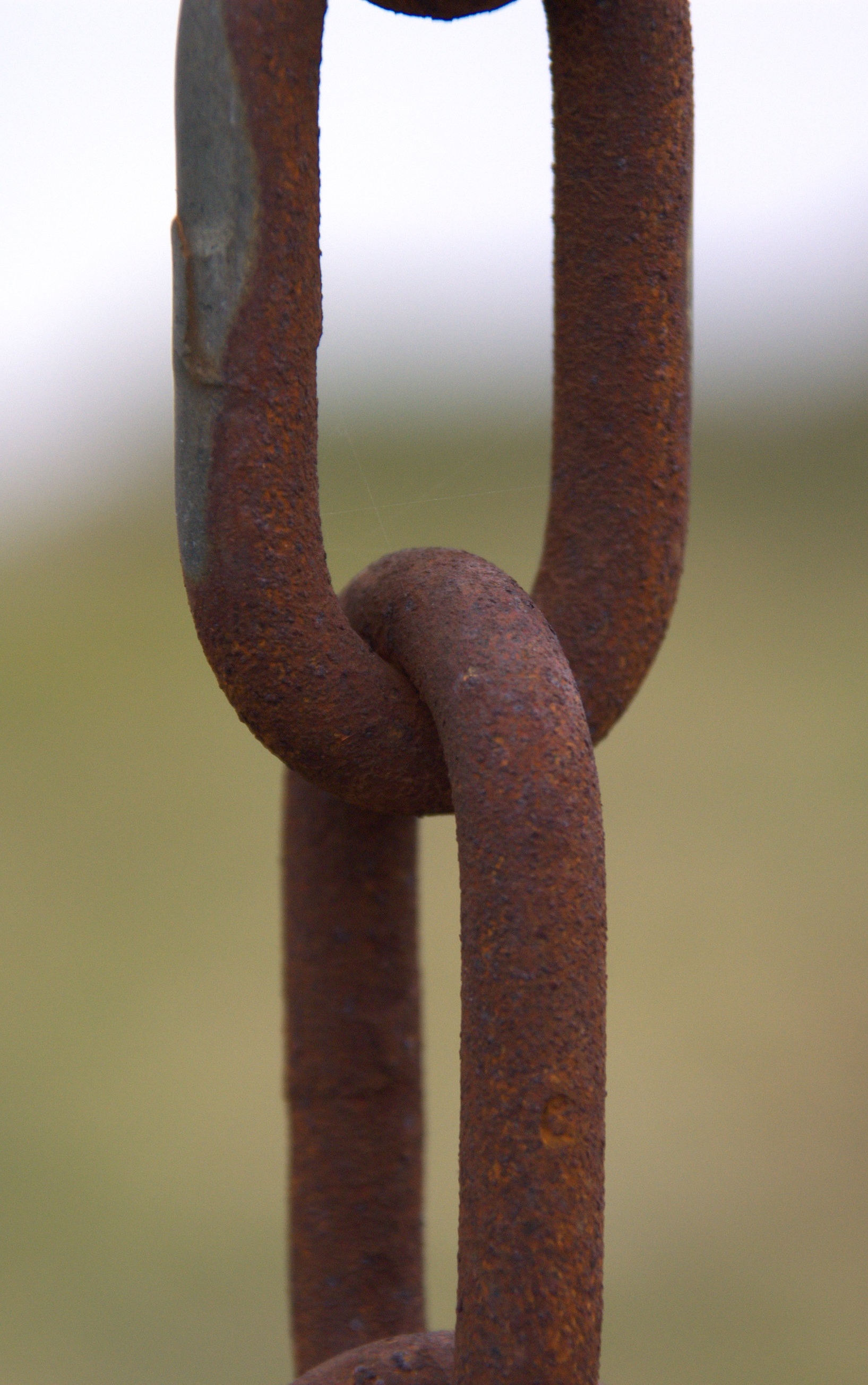 massive, outdoors, design, close-up, rusty, iron - metal, steel chain, safety, industry, links of the chain, focus on foreground, chain link, connected, Phone HD Wallpaper