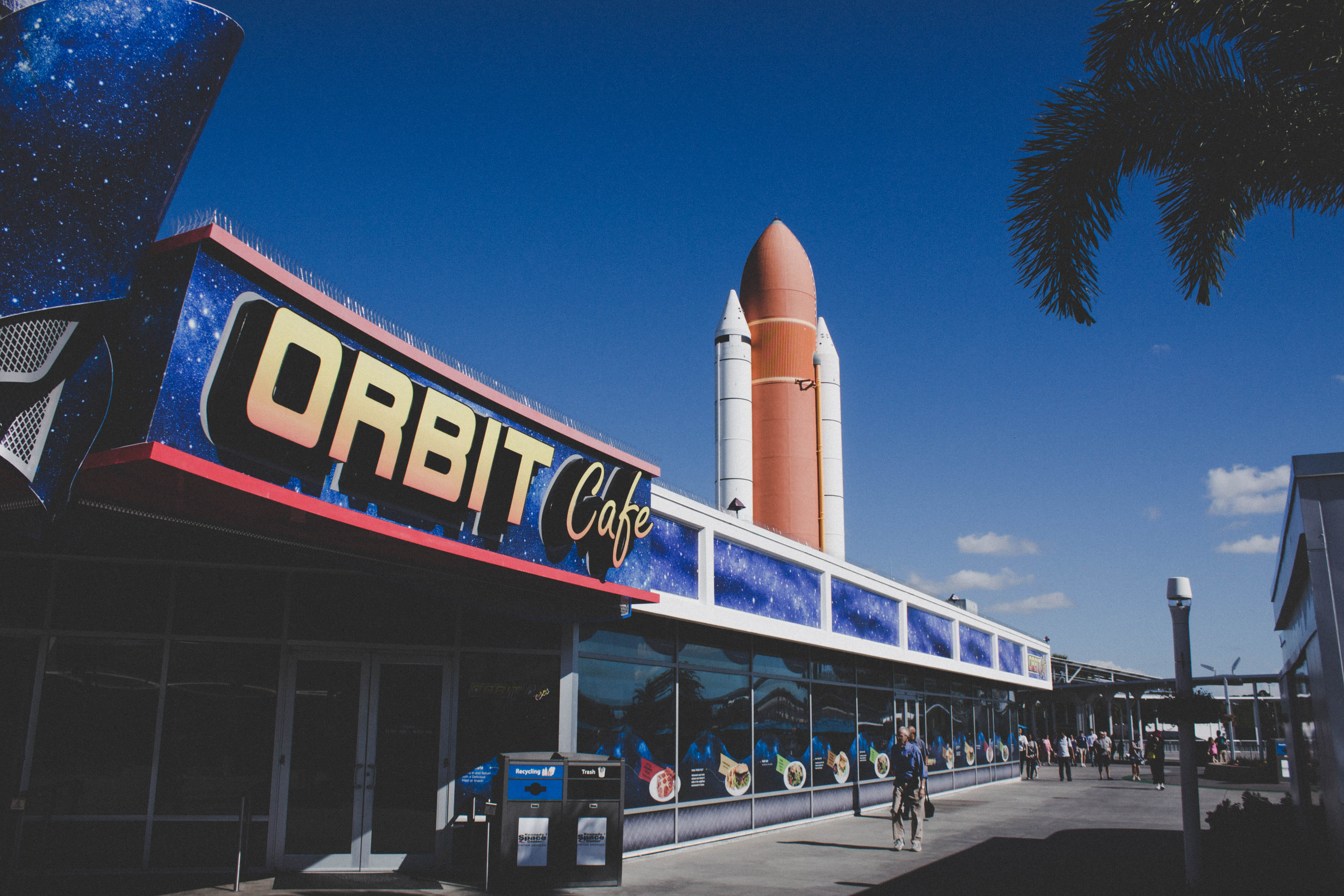 transportation, daytime, building, travel, space shuttle, 5K, sign, blue, food, text, outdoors, orlando, rocket, clear sky, kennedy space centre, architectural column, HD Wallpaper