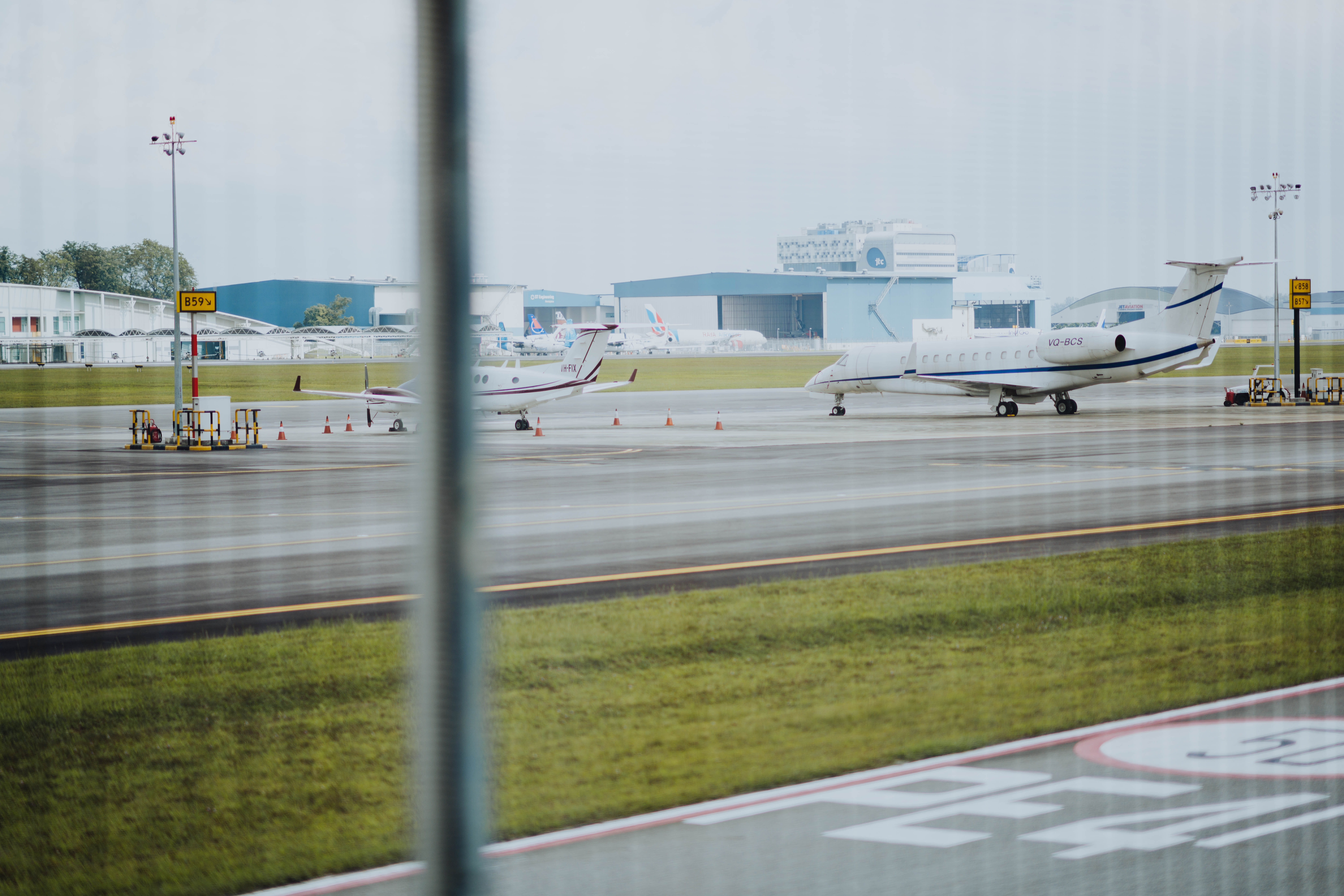 8K, motion, human, pavement, mode of transportation, aircraft, on the move, airport runway, grass, spaceship, airplane, airport, planes, tarmac, airfield, HD Wallpaper