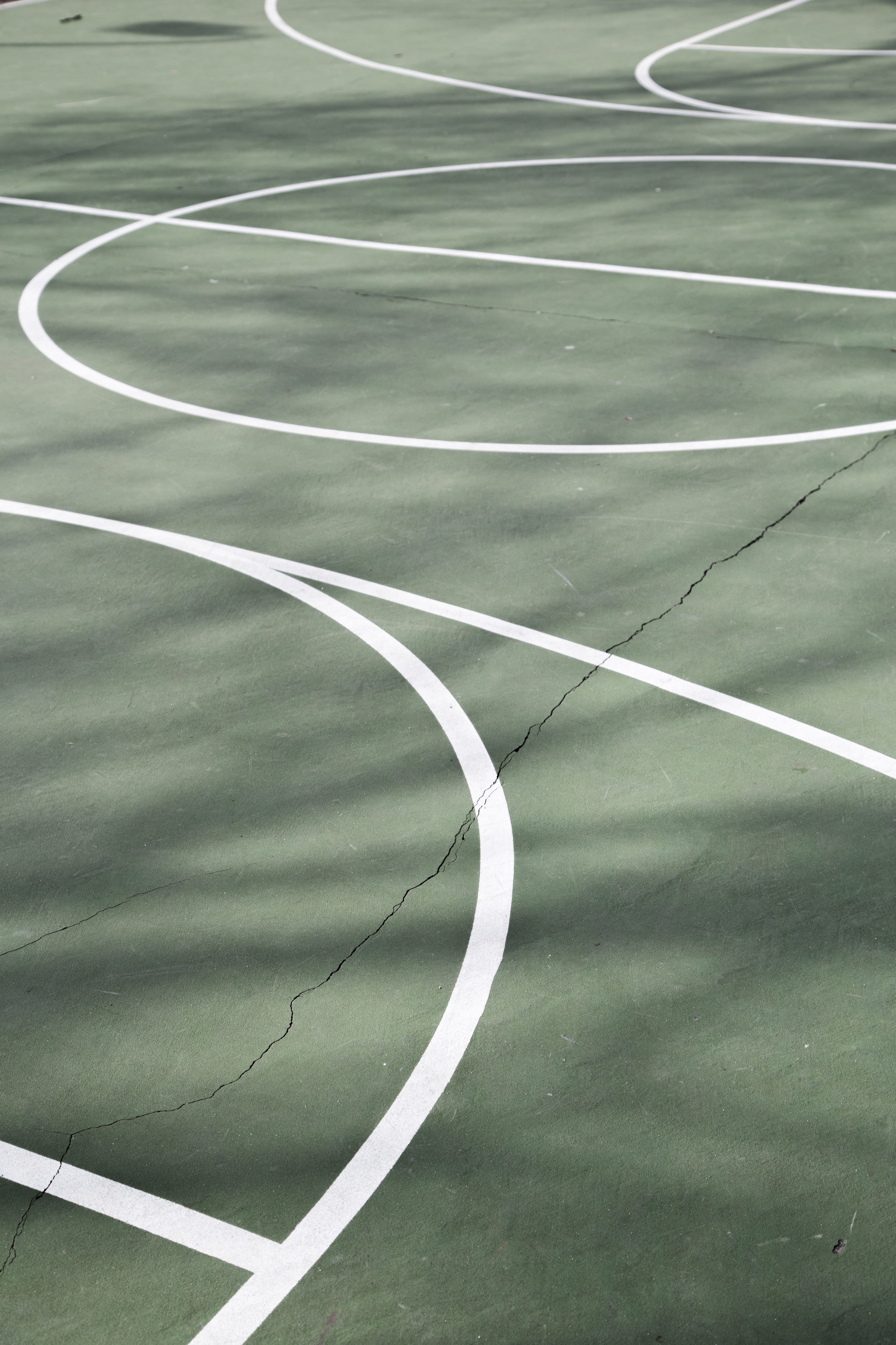 minimalism, competitive sport, basketball, outdoors, absence, 5K, court, close-up, nature, green, sunlight, road, direction, dividing line, high angle view, Phone HD Wallpaper