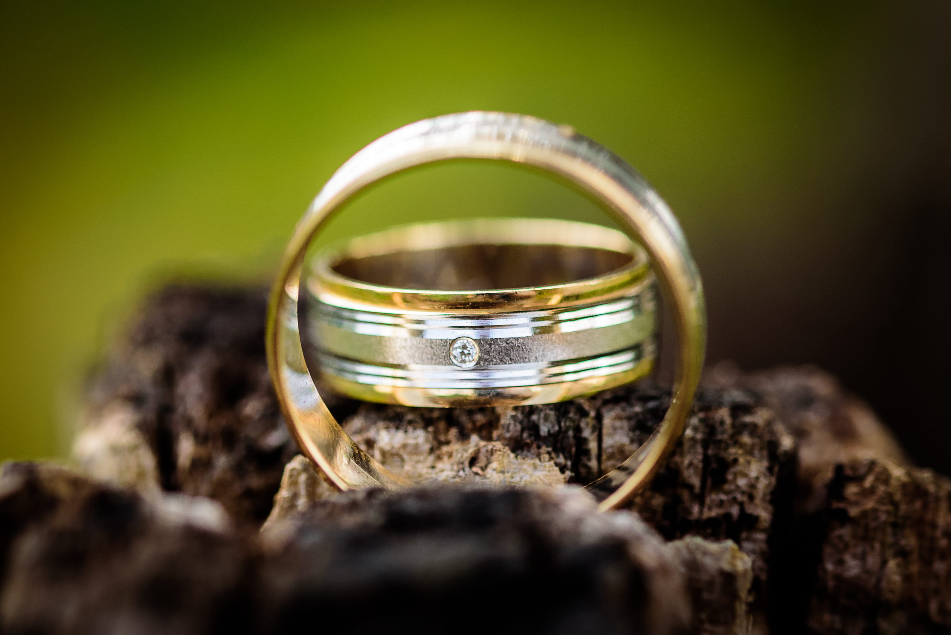 jewelry, 2K, dark, engagement, indoors, celebration, selective focus, rock, no people, band, vintage, silver, luxury, nature, emotion, ring, life events, HD Wallpaper