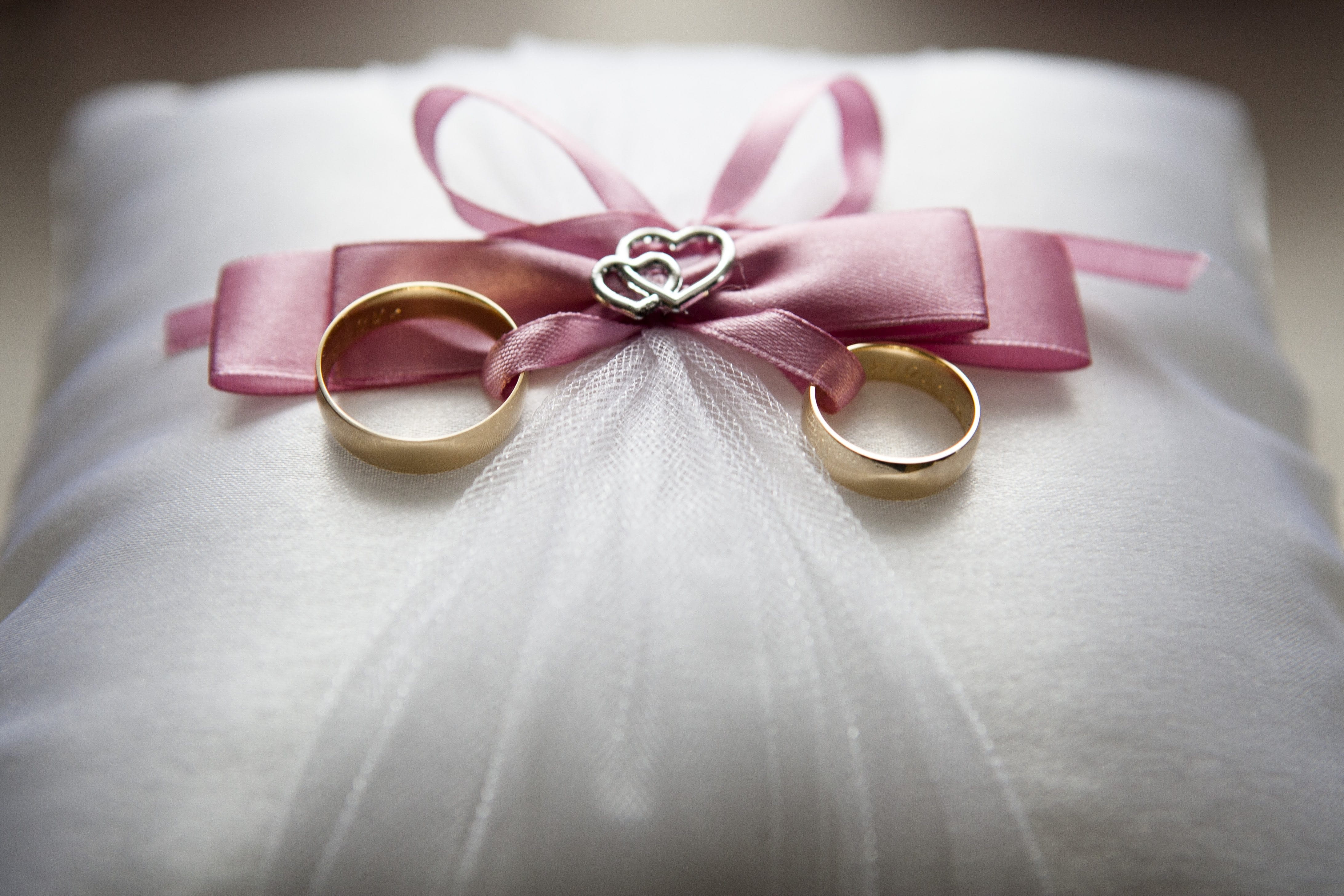 event, no people, band, emotion, gold, romance, anniversary, purple, life events, colored, focus, selective, still life, close-up, romantic, bow, wedding rings, HD Wallpaper