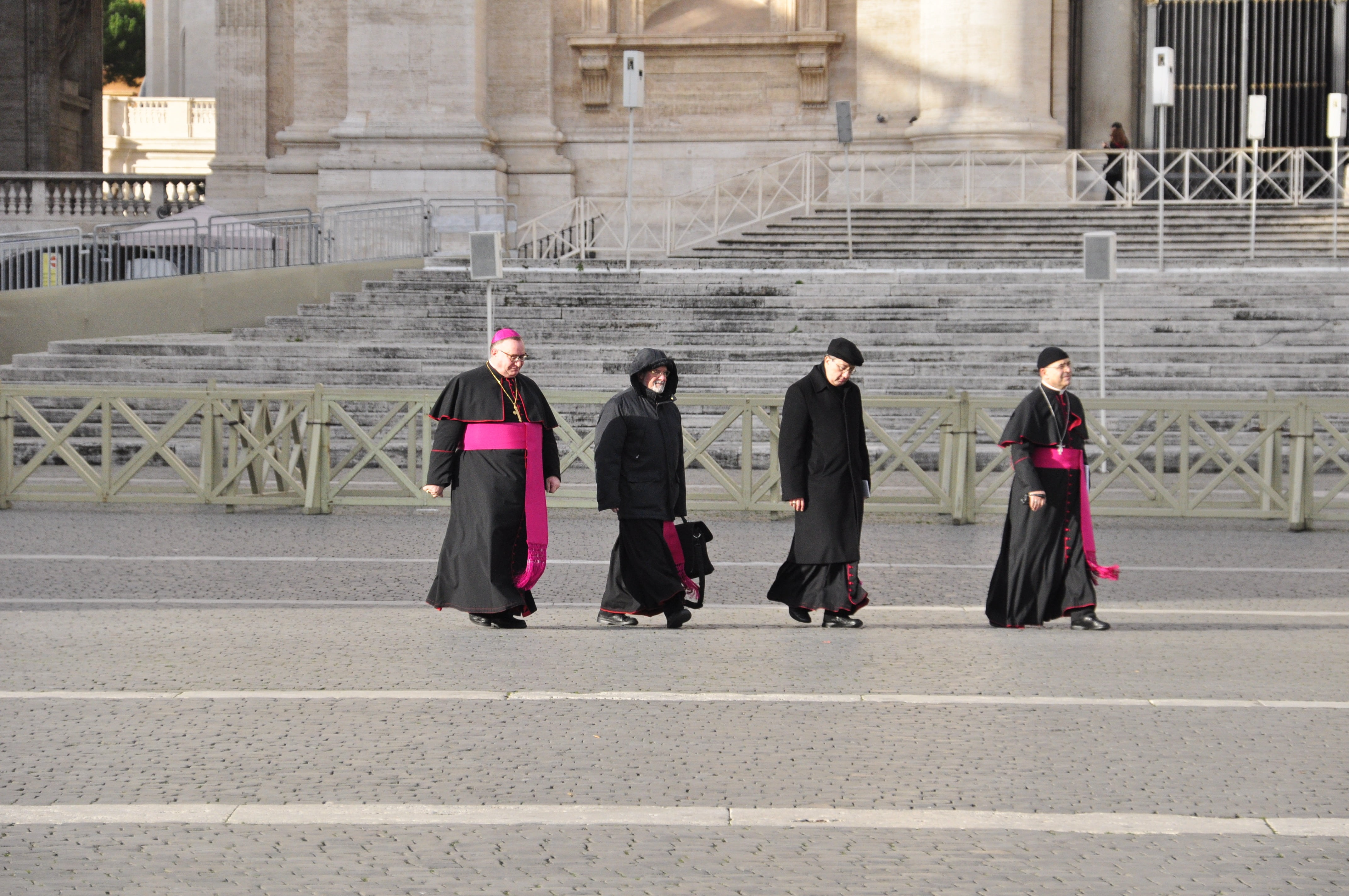 belief, women, rear view, road, building exterior, italy, built structure, men, architecture, lifestyles, bishop, clothing, religion, traditional clothing, HD Wallpaper