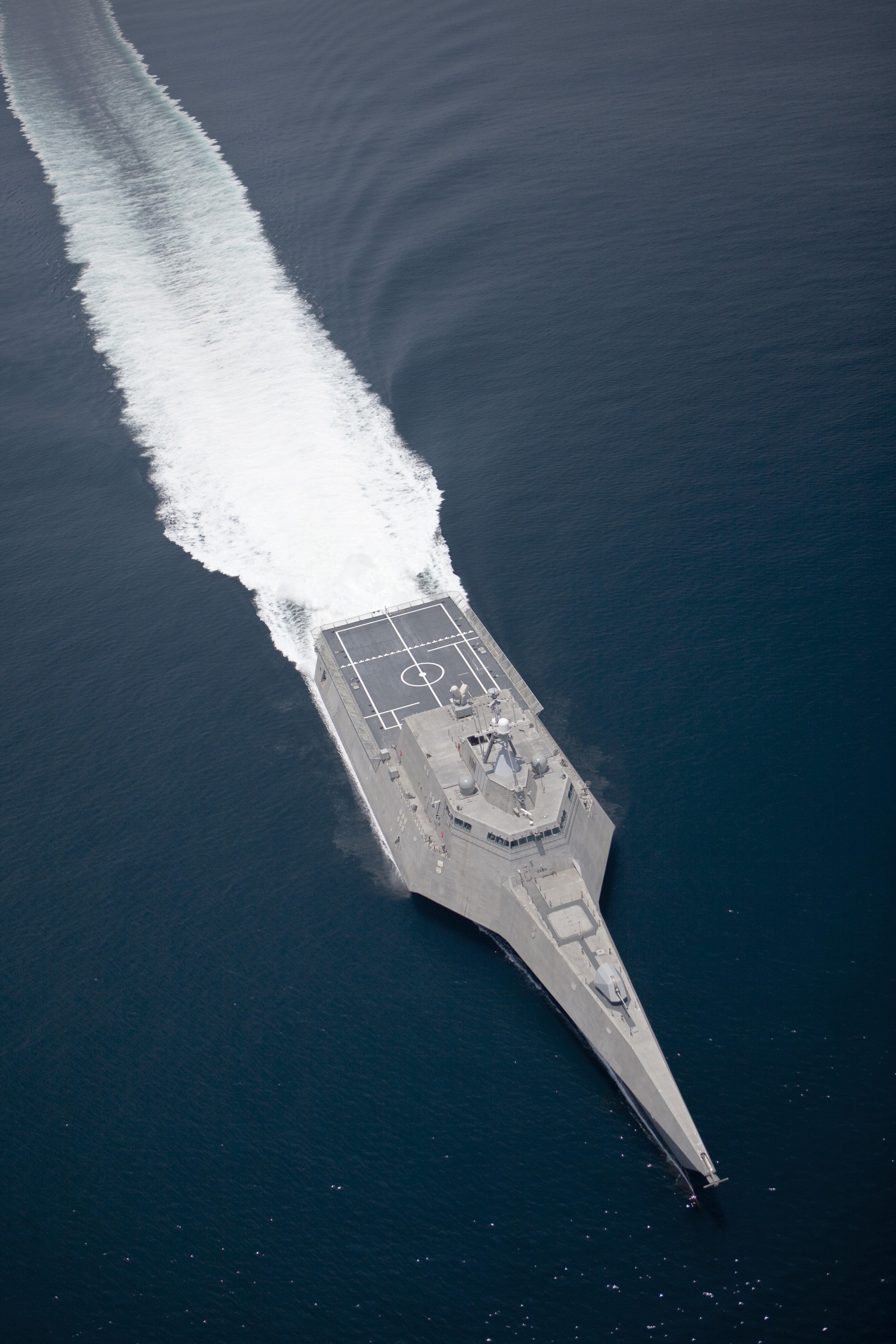 shipping, day, USS Independence (LCS-2), 5K, water, high angle view, outdoors, ship, industry, motion, nautical vessel, transportation, military, business, Phone HD Wallpaper