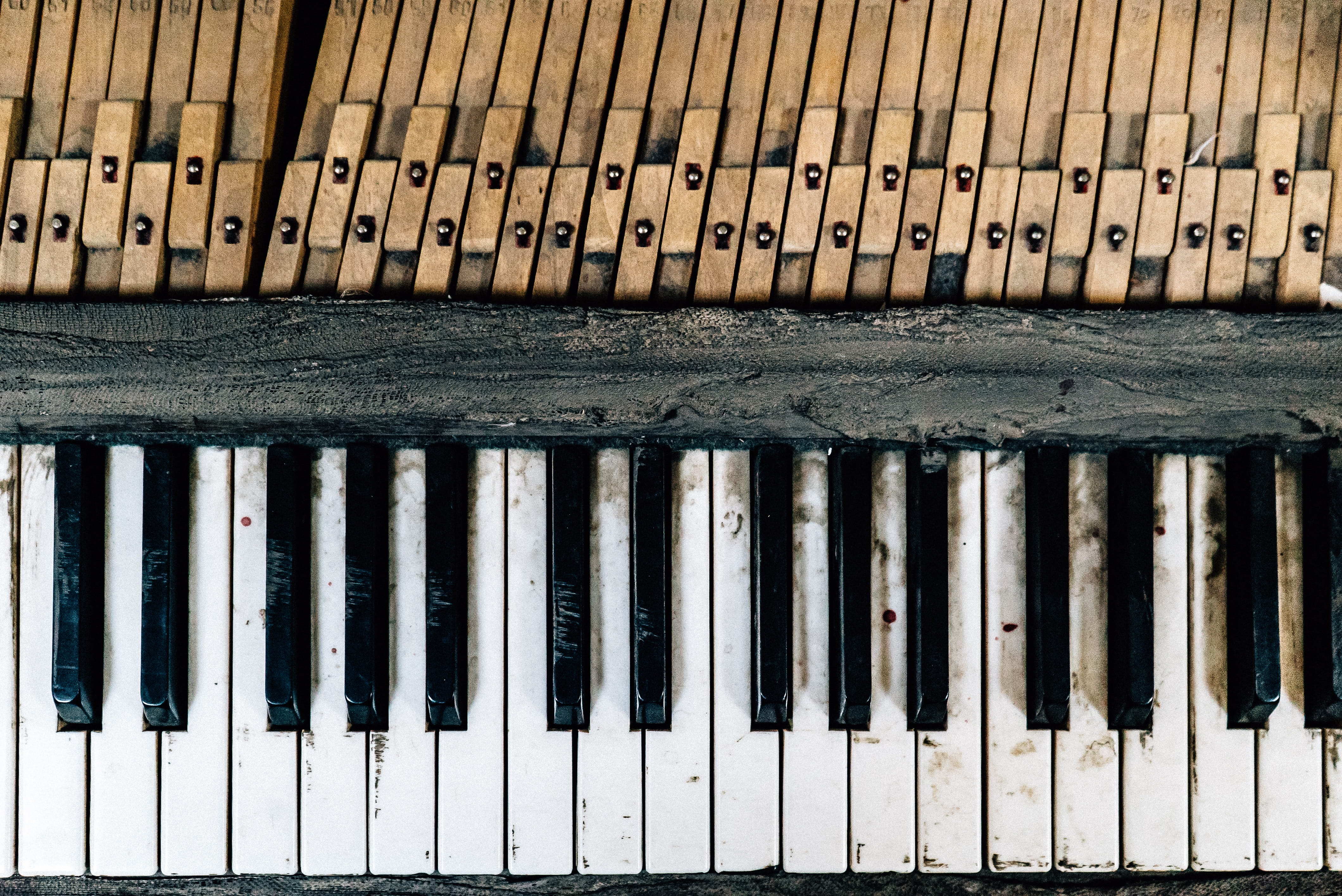 full frame, day, abstract, string, arrangement, key, backgrounds, piano, entertainment, sound, note, old, metal, musical equipment, abundance, musical instrument, HD Wallpaper